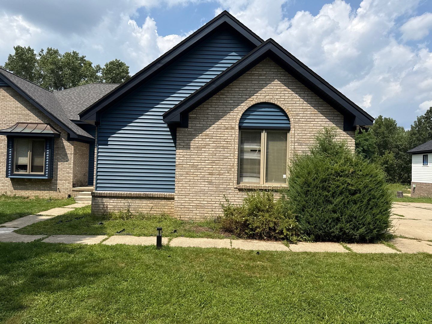 Siding Replacement using Alside Charter Oak D4.5" Laguna Blue by 180 Contractors