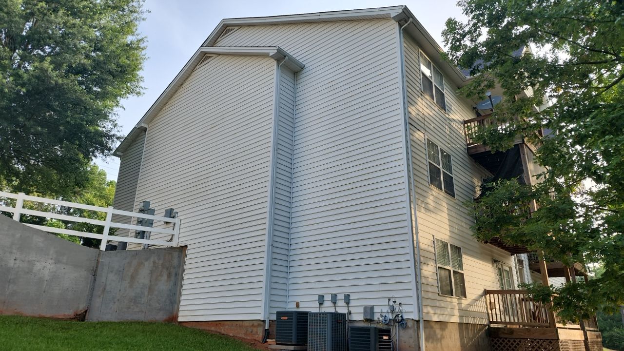Appartment cleaning by Power Wash Masters LLC