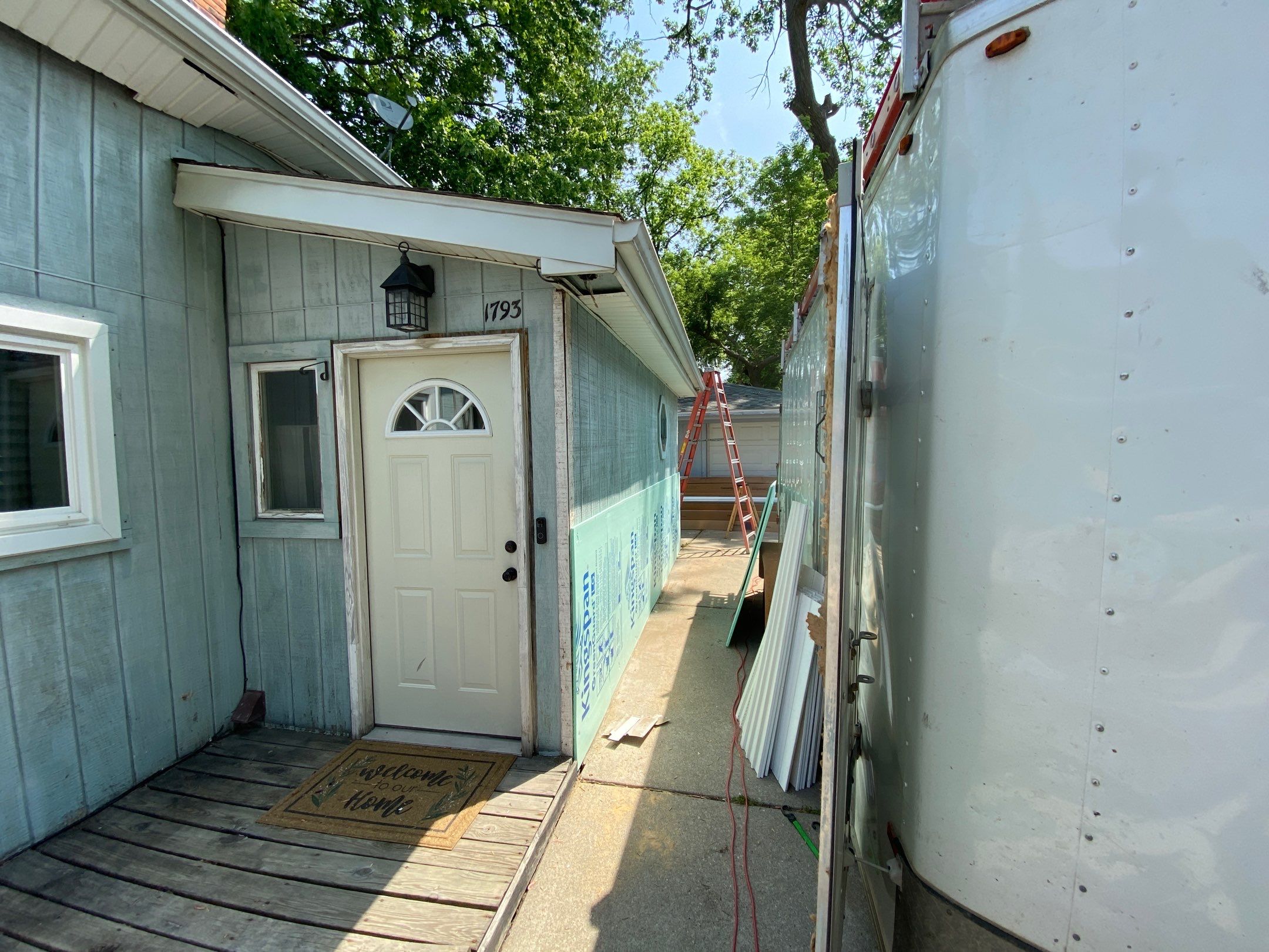 Siding Replacement using CertainTeed Restoration Classis D4 by 180 Contractors