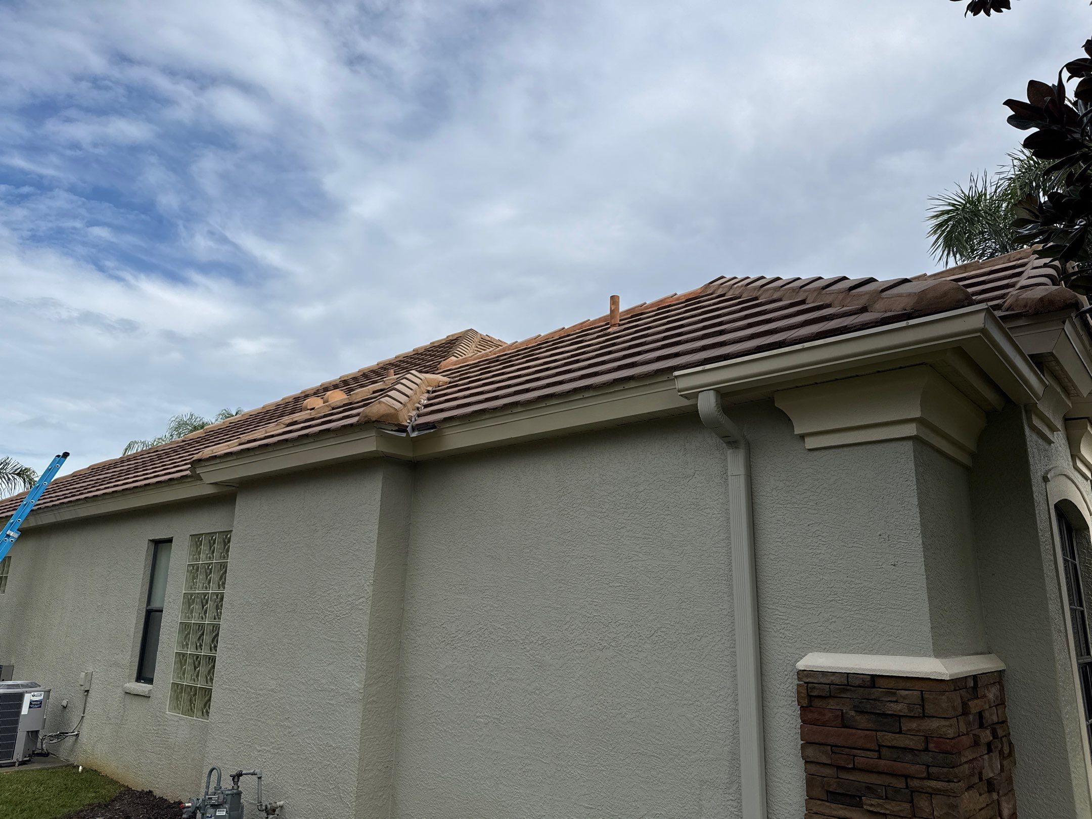 Tile Roof, Gutter & Pool Cage Cleaning – Lakewood Ranch Country Club, Lakewood Ranch, FL by Sunshine AquaWash