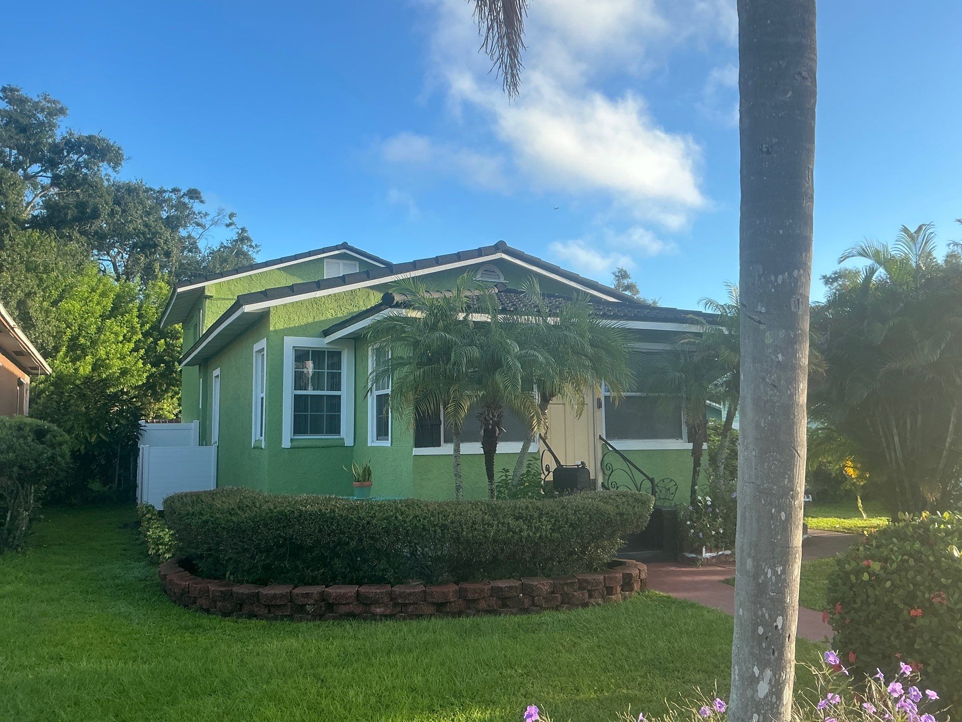 White Aluminum Soffit and Fascia in St.Petersburg FL by Gutter Professors