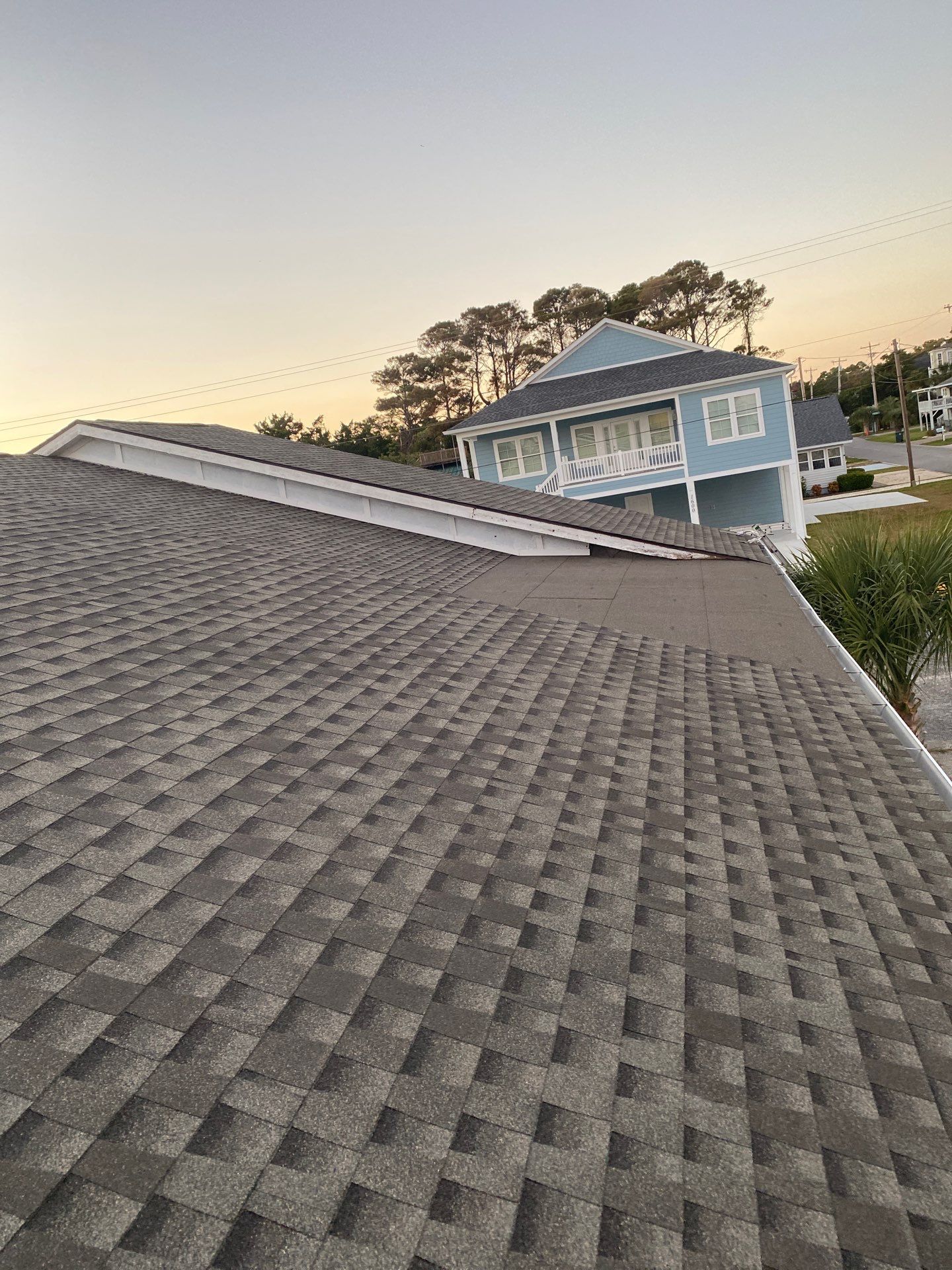 GAF HDZ - Weathered Wood by Linta Roofing Inc