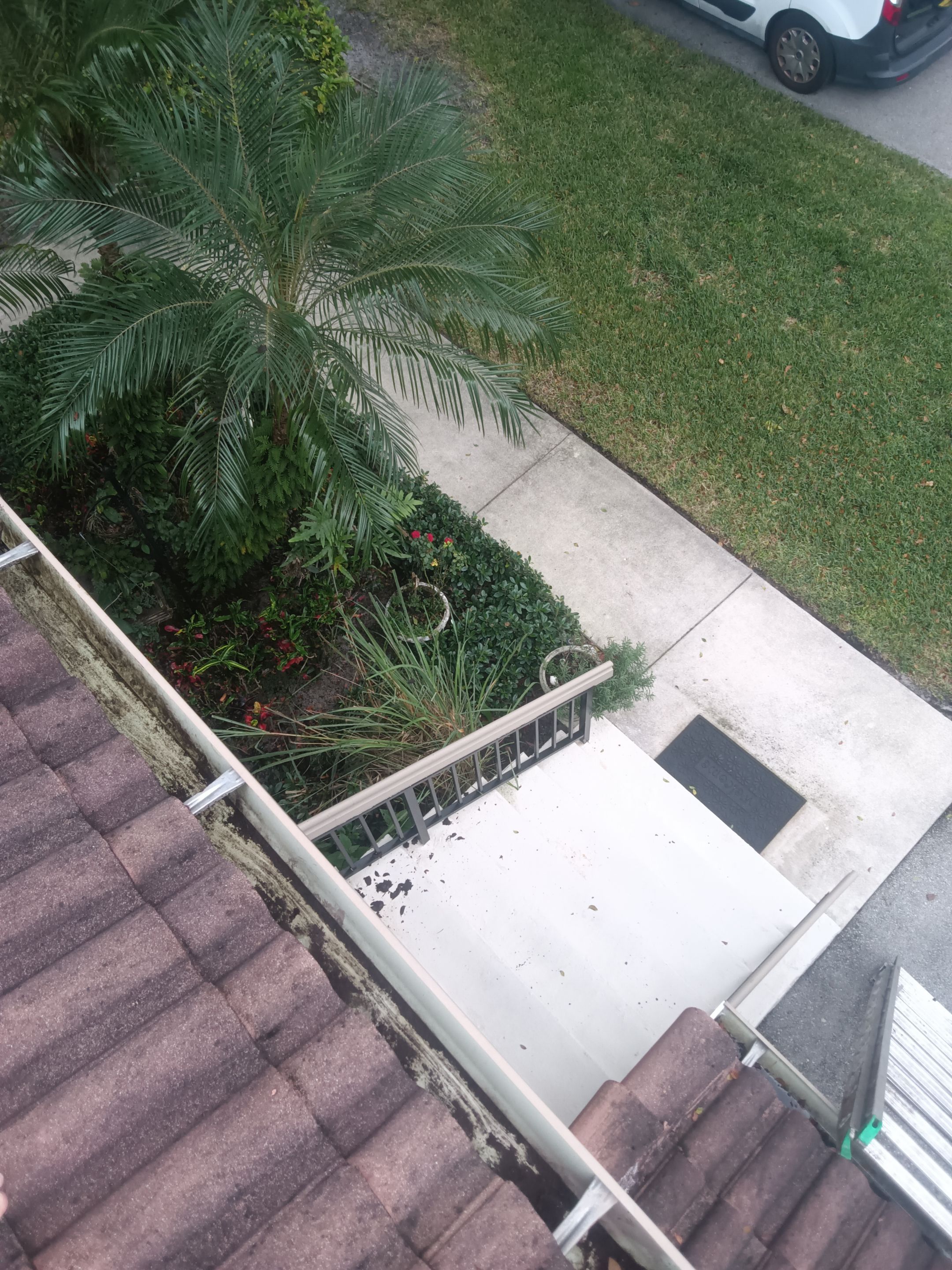 Commercial gutter cleaning Boca Raton & Delray Beach, FL after photo with clean gutters