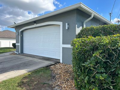 White 6 inch Seamless Gutters in Cape Coral FL