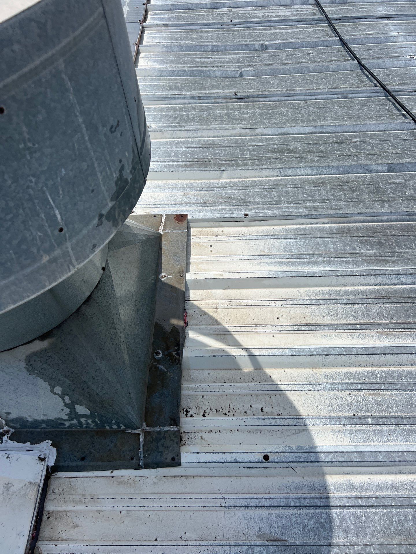 MR Roofing system using Conklin BenchPly system with PUMA top coat by Straight Edge Roofing Inc