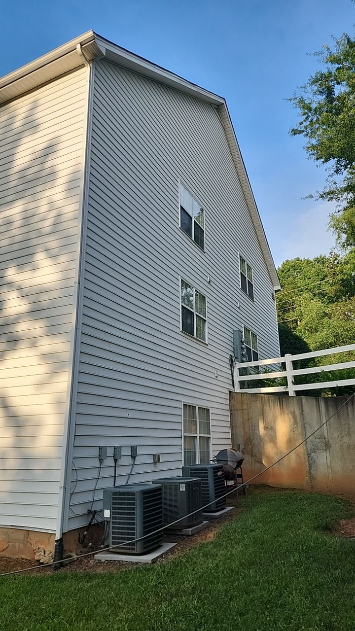 Appartment cleaning by Power Wash Masters LLC