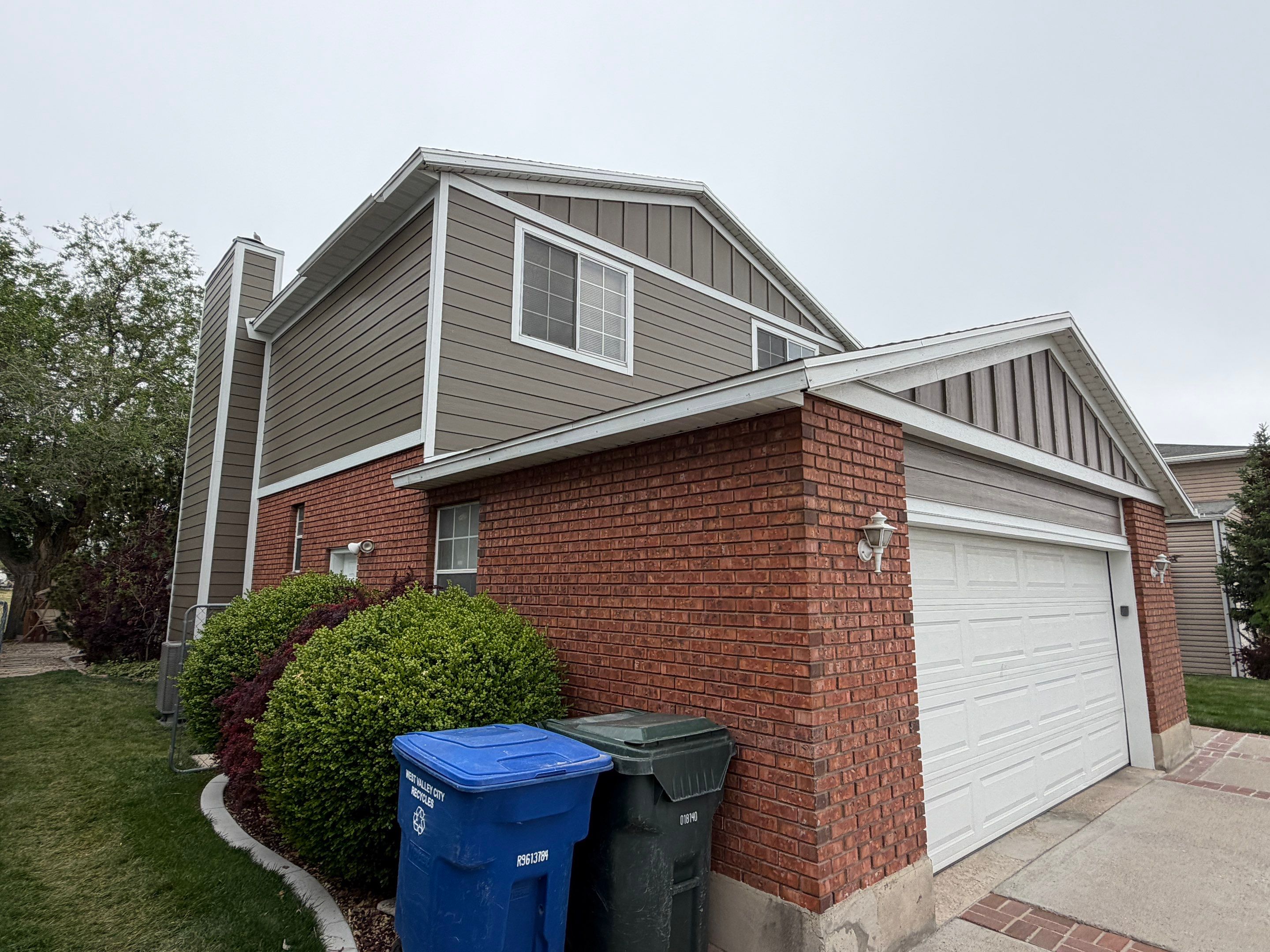 West Valley City | Aluminum to Hardie Conversion | Timber Bark & Arctic White by Ideal Siding Utah