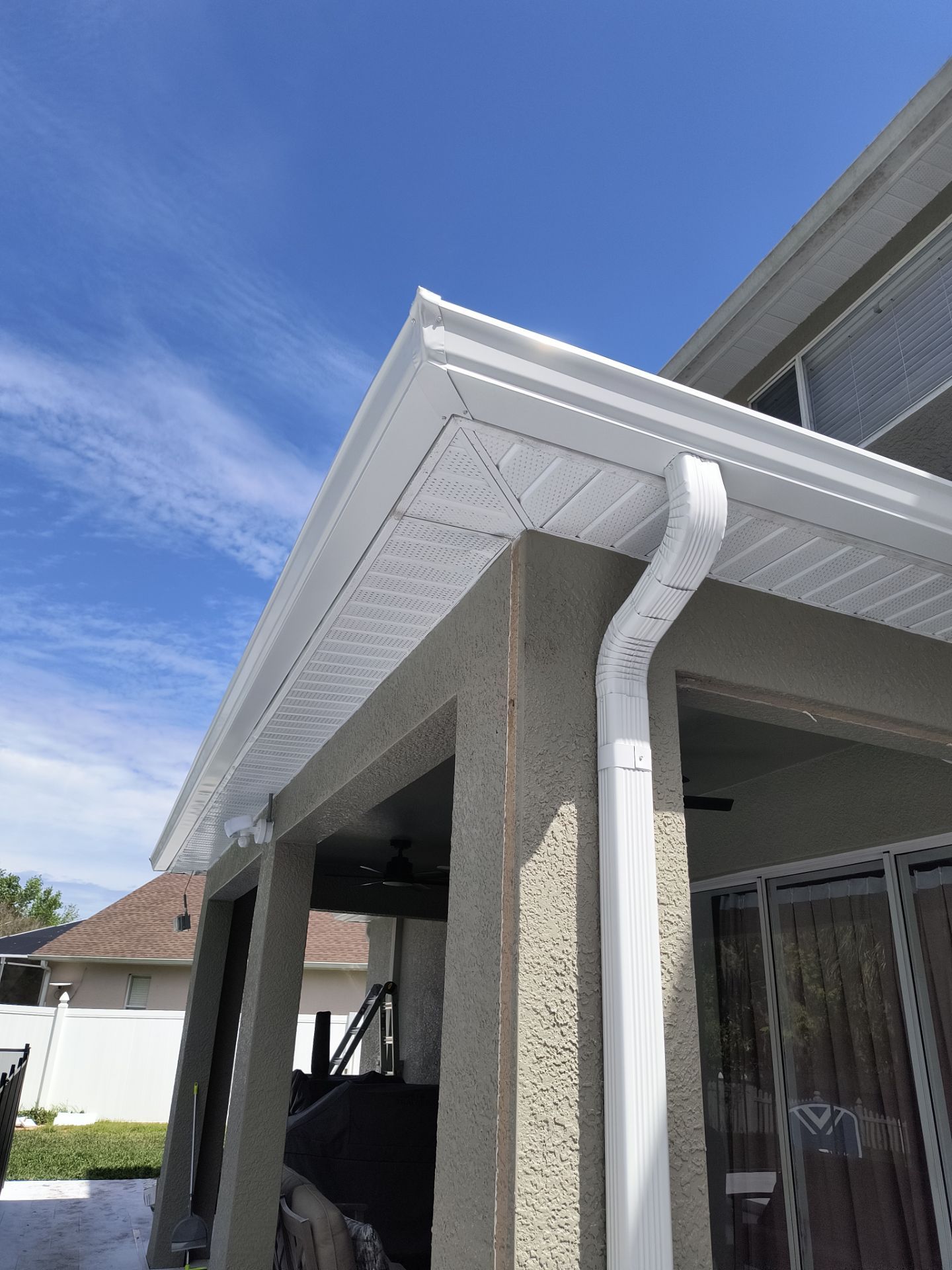 White 6'' Seamless K-style Gutters and Downspouts in Wesley Chapel, FL by Gutter Professors