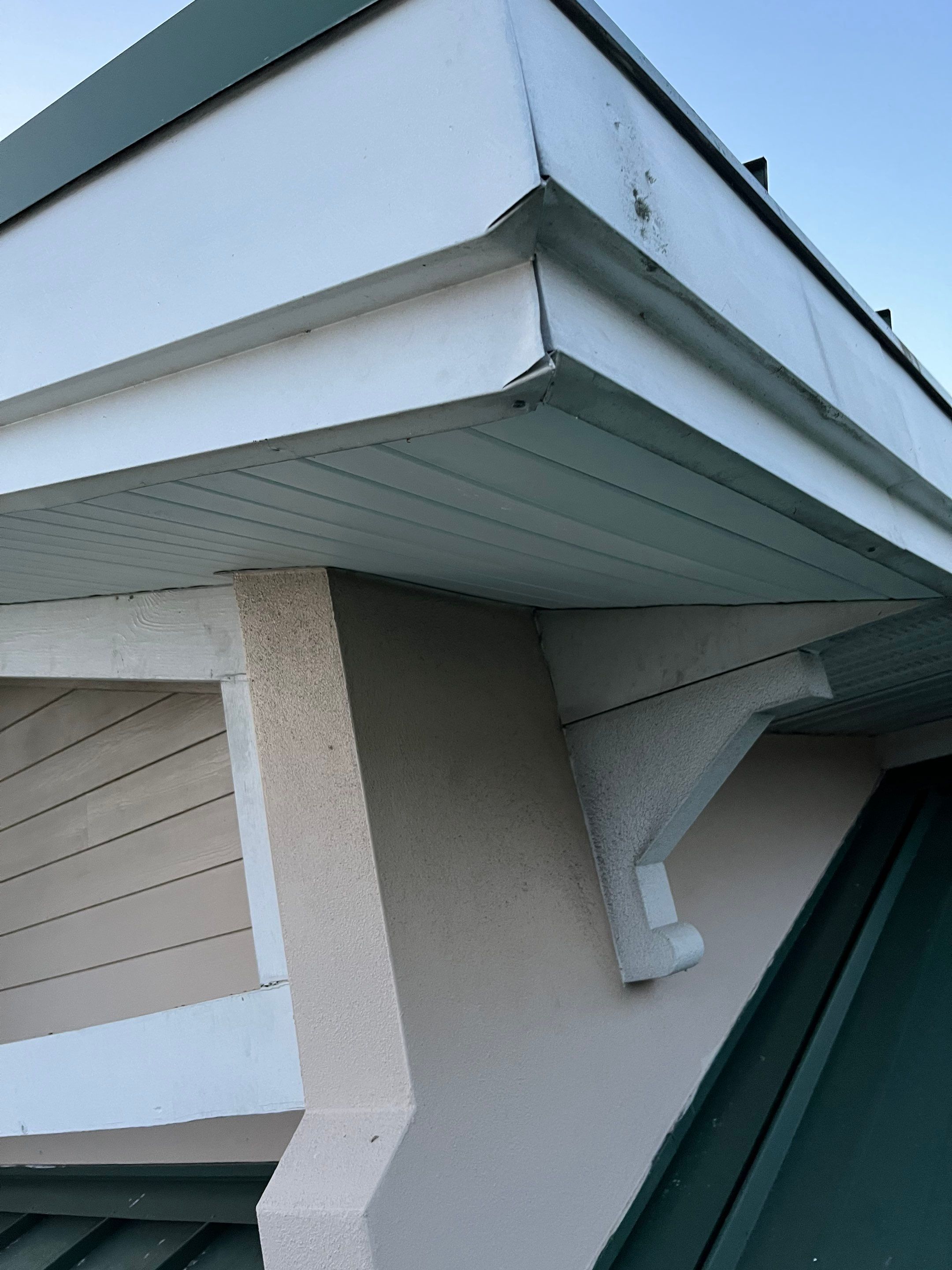 Soffit and Fascia Repair in Sarasota FL by Gutter Professors