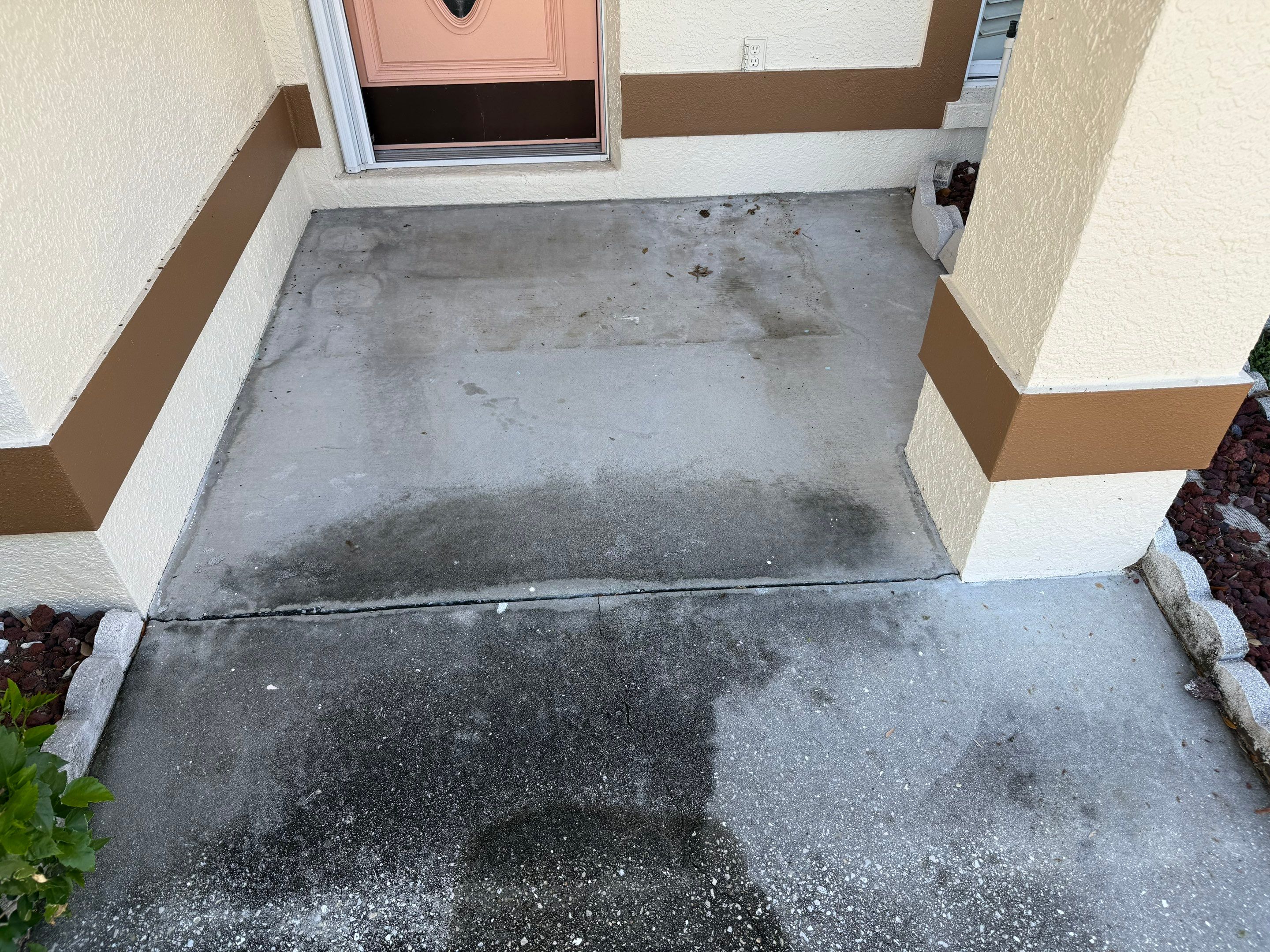 Concrete Driveway, Decorative Flowerbed Curbing & Front House Wash in Heather Glen, Palmetto, FL | Sunshine AquaWash by Sunshine AquaWash