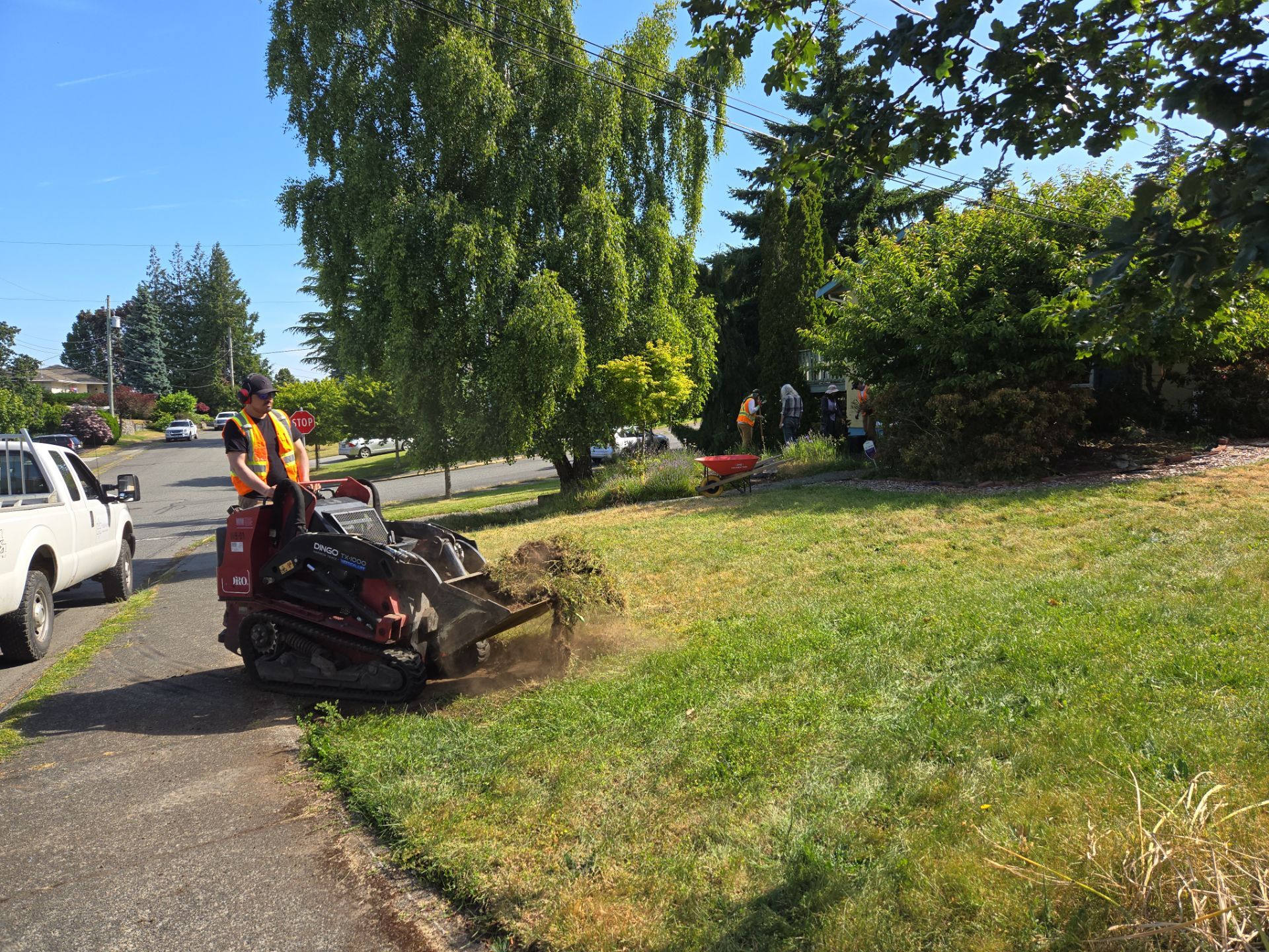 Front Yard Ecological Conversion – A West Coast-Inspired Low-Maintenance Oasis by Habanero Garden and Exterior Care