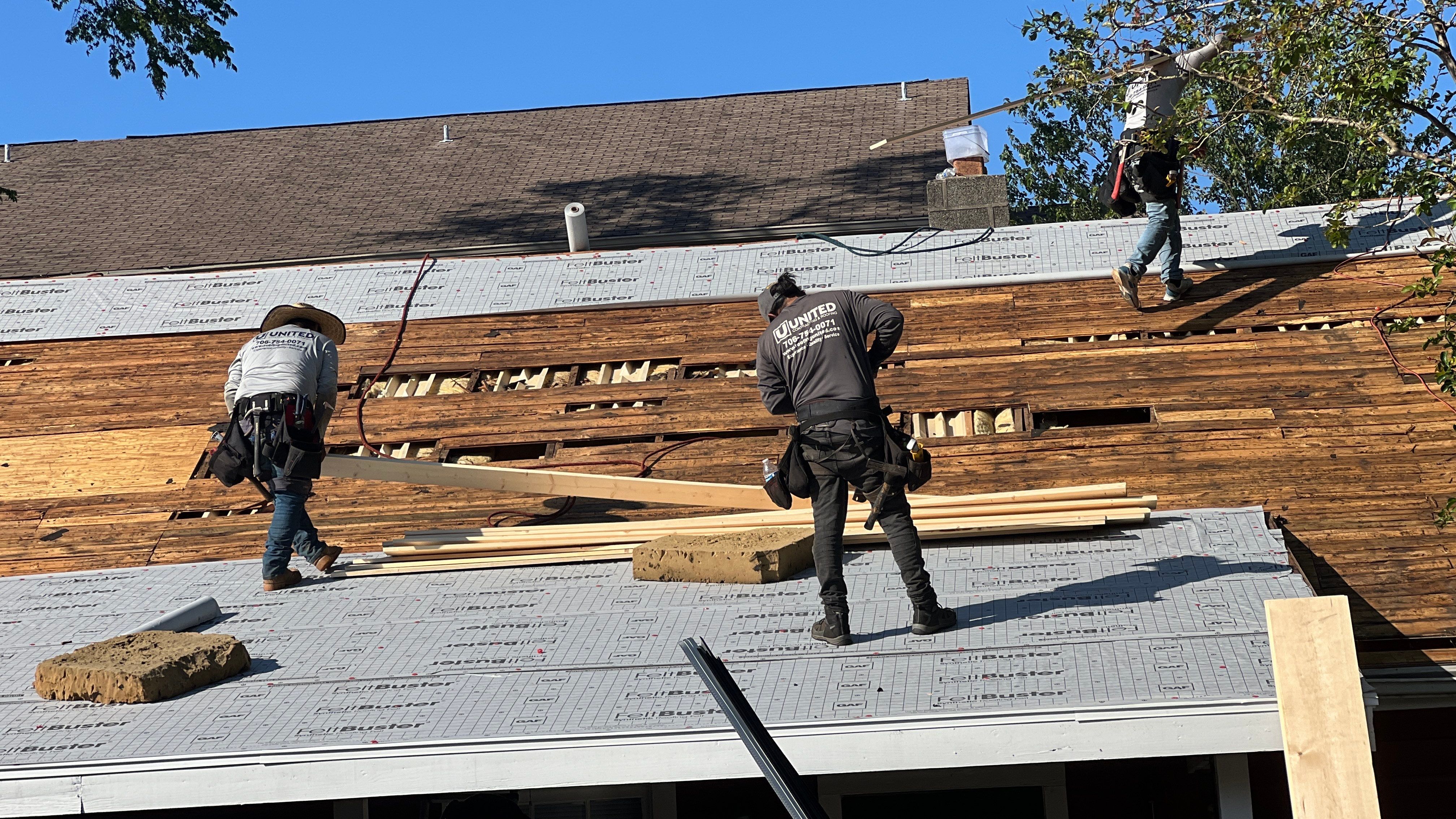 Morabit Office Building by United Contracting and Roofing