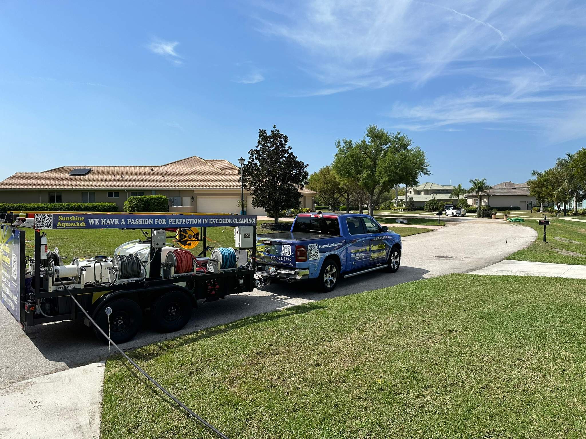 🏡 Large Concrete Driveway & Sidewalk Cleaning – Winding River Community, Bradenton, FL by Sunshine AquaWash