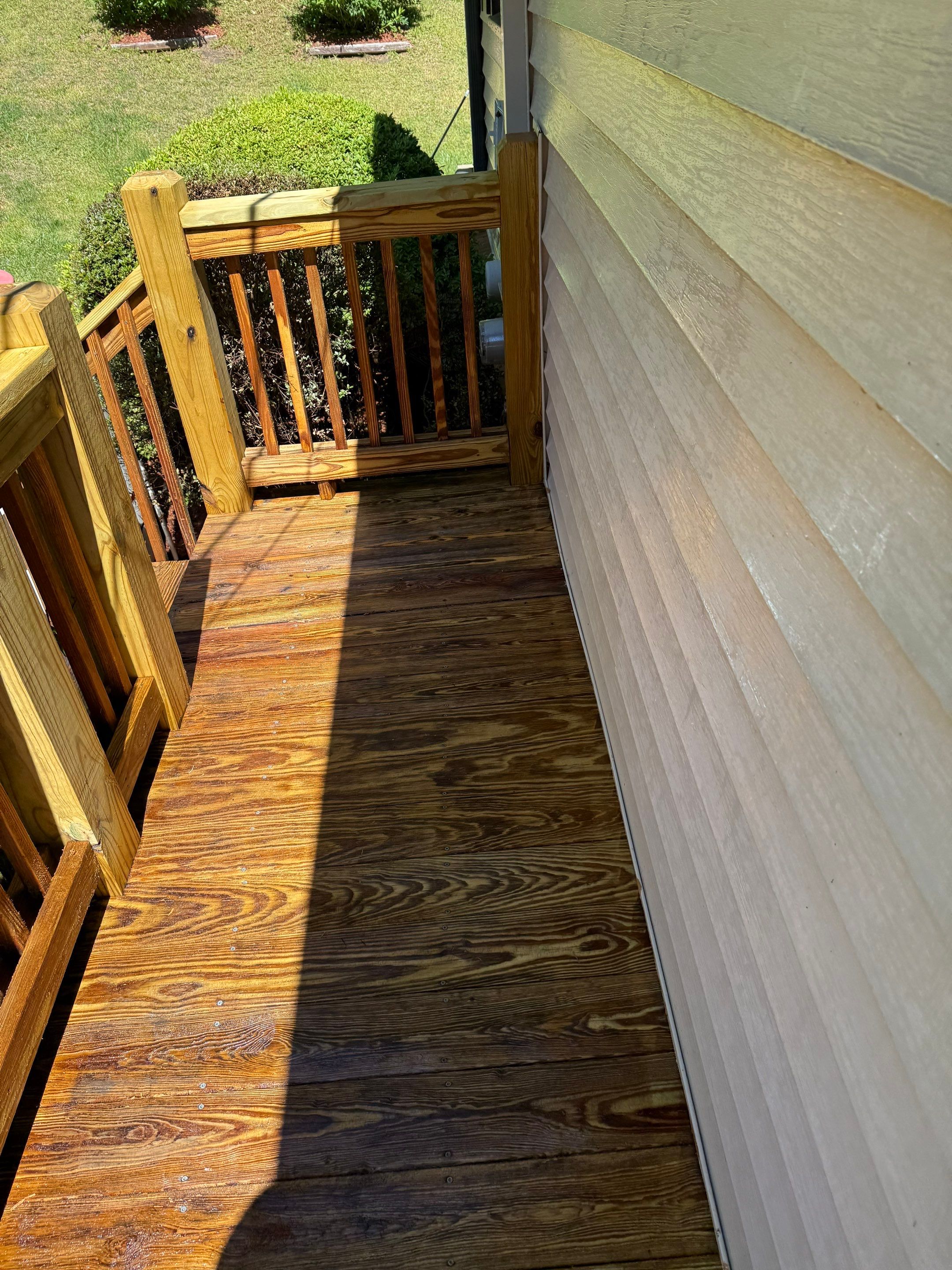 Wood Deck using Wood Sealant by DuraSeal