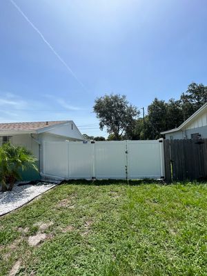 Sarasota, FL 6 ft. Tall White Vinyl Privacy Fence