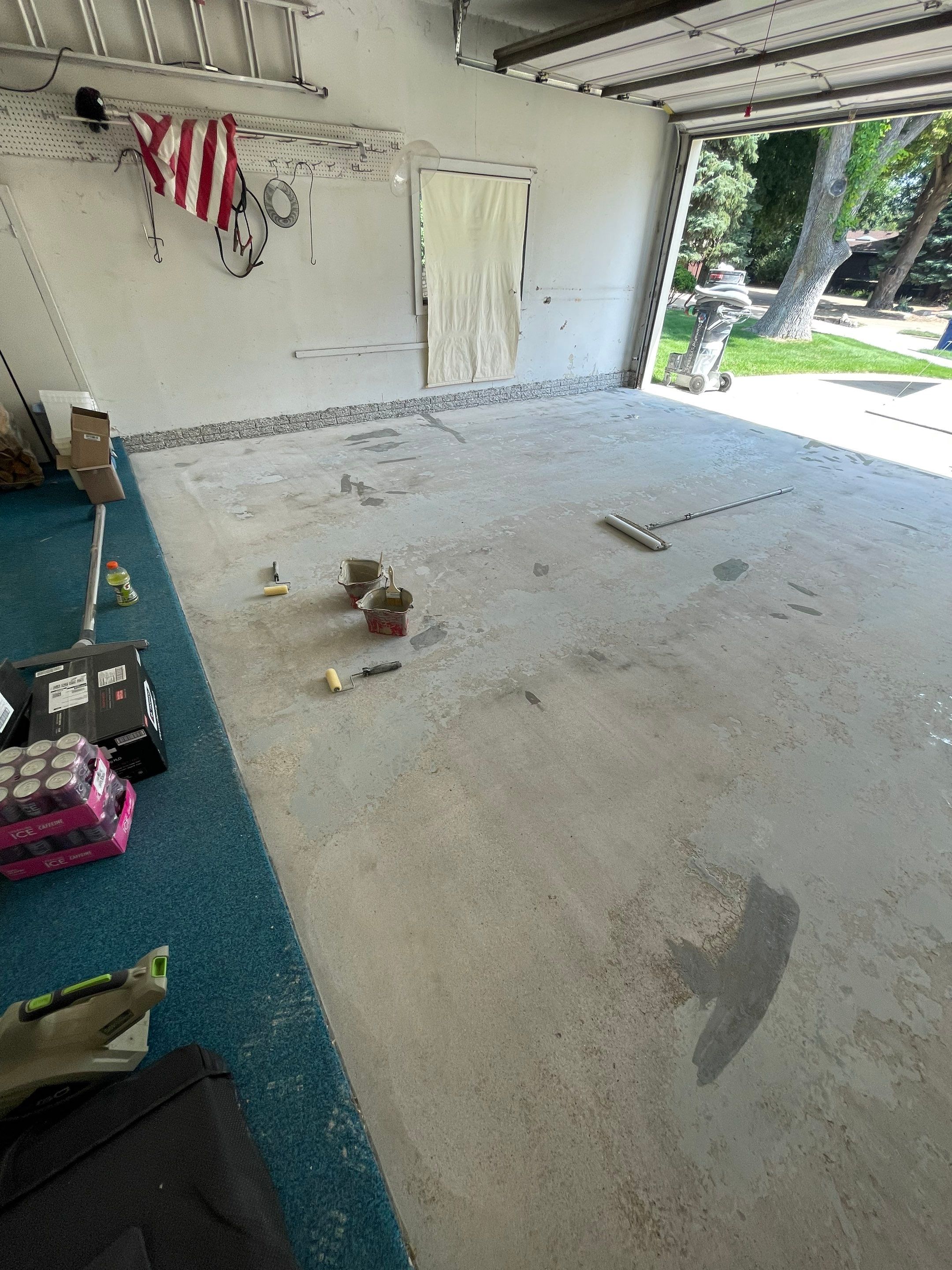 Custom Creekbed Garage Floor Coating in Sioux Falls by Select Painting, Coatings & Garage Cabinets