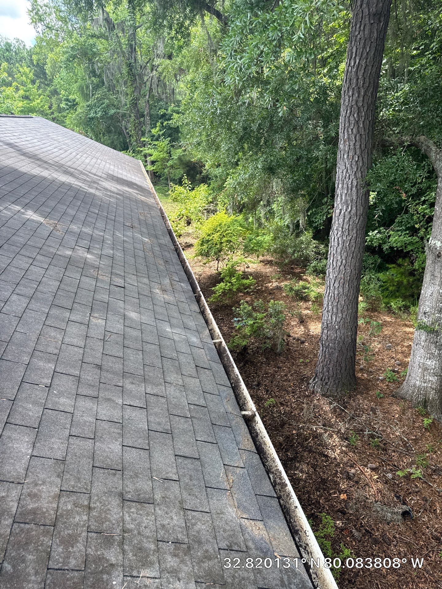 Commercial gutter cleaning Ridgeville, SC after photo with clean gutters