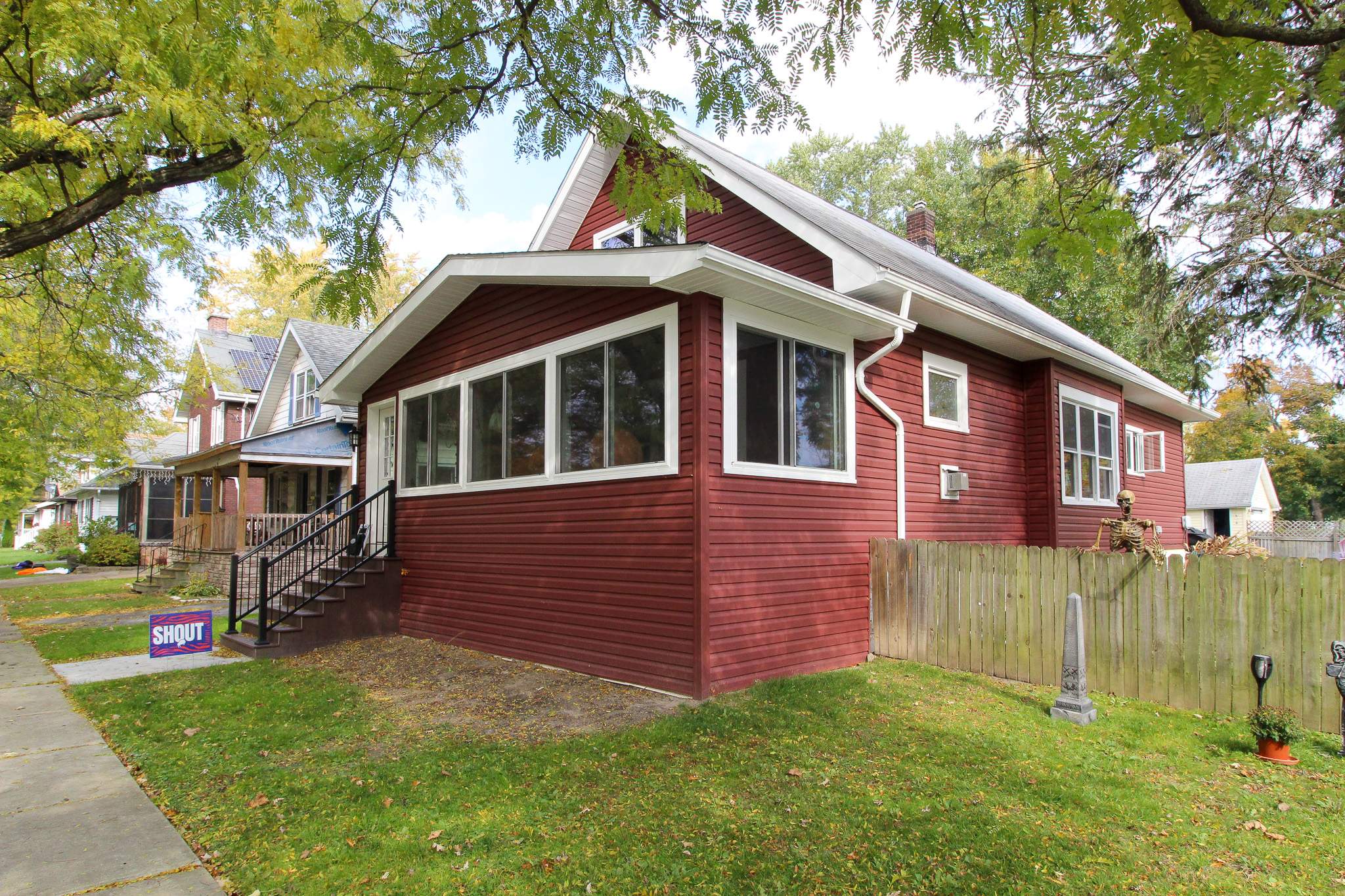 Exterior Siding and Window Replacement by Ivy Lea Construction