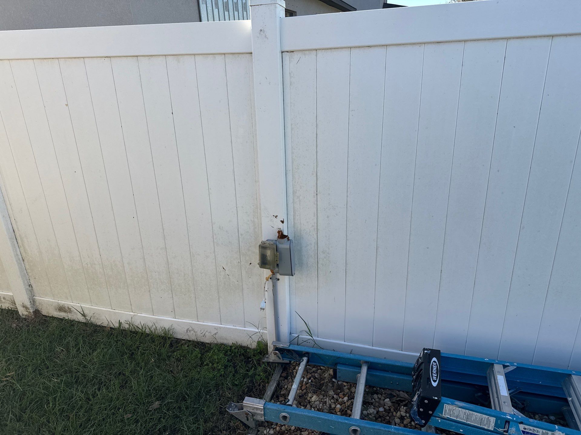 Comprehensive Concrete and Vinyl Fence Cleaning in Willow Walk Community, Palmetto, FL by Sunshine AquaWash