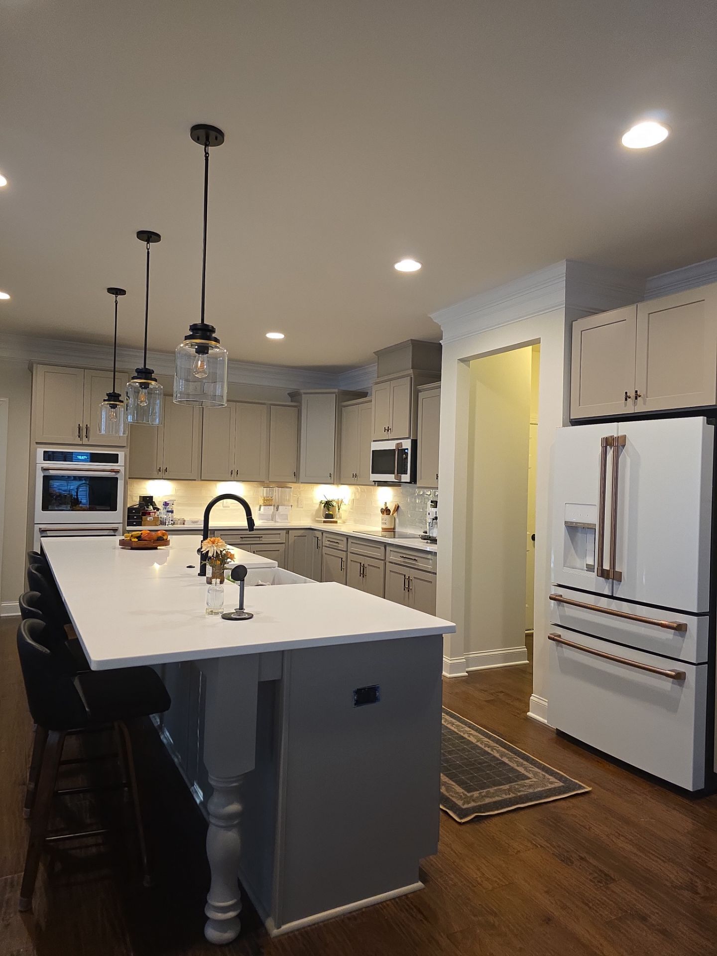 From Dated to Dazzling: A Bright Kitchen Transformation in Holly Springs by Elite Remodeling and Design LLC