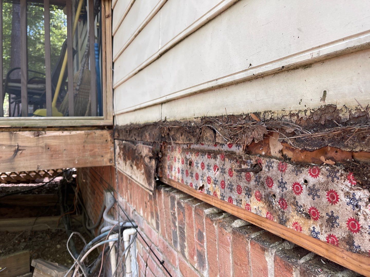 Oak Leaf Circle - Deck Installation  by Pillar and Pine