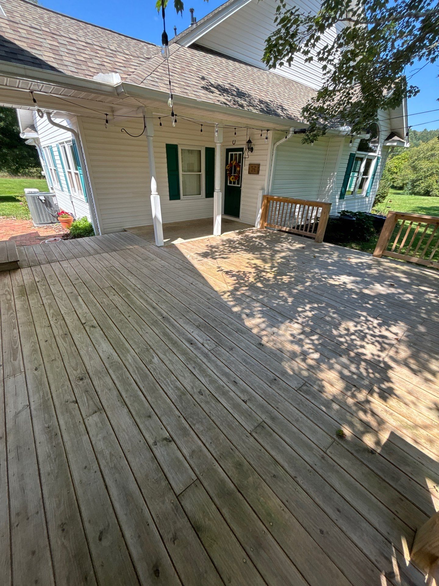 Wood Deck using Wood Sealant by DuraSeal