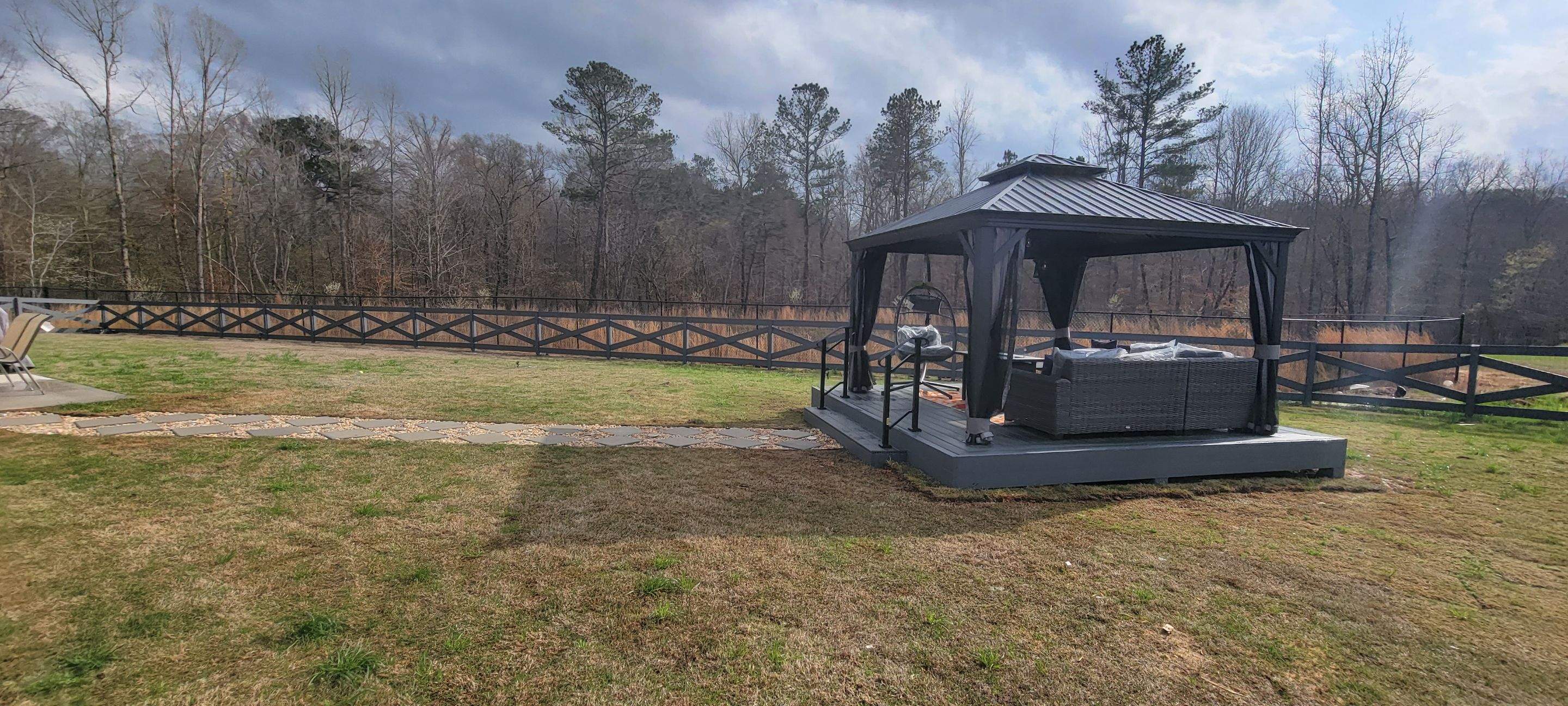 Exterior Gazebo by Ajayi Design and Construction 