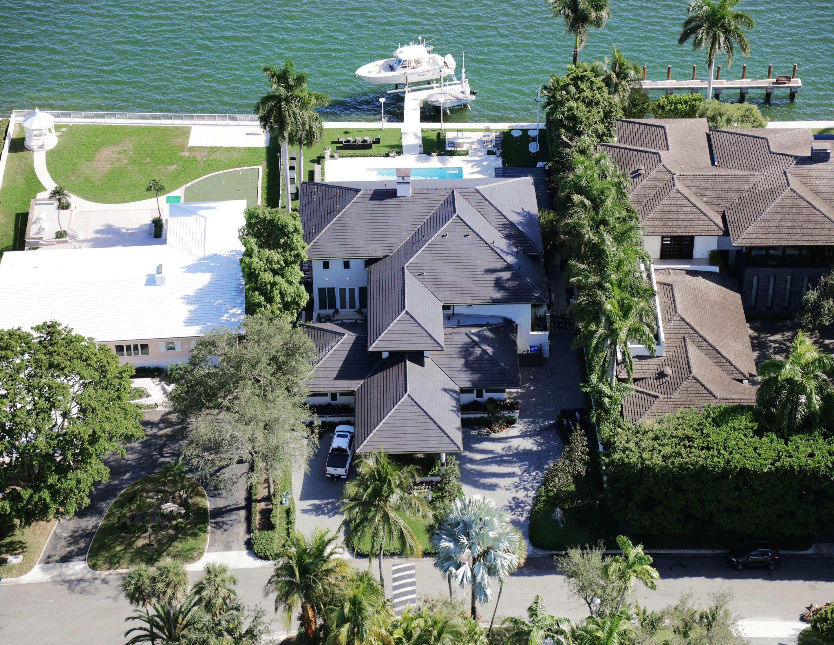 Verea Flat - Slate Color by Istueta Roofing