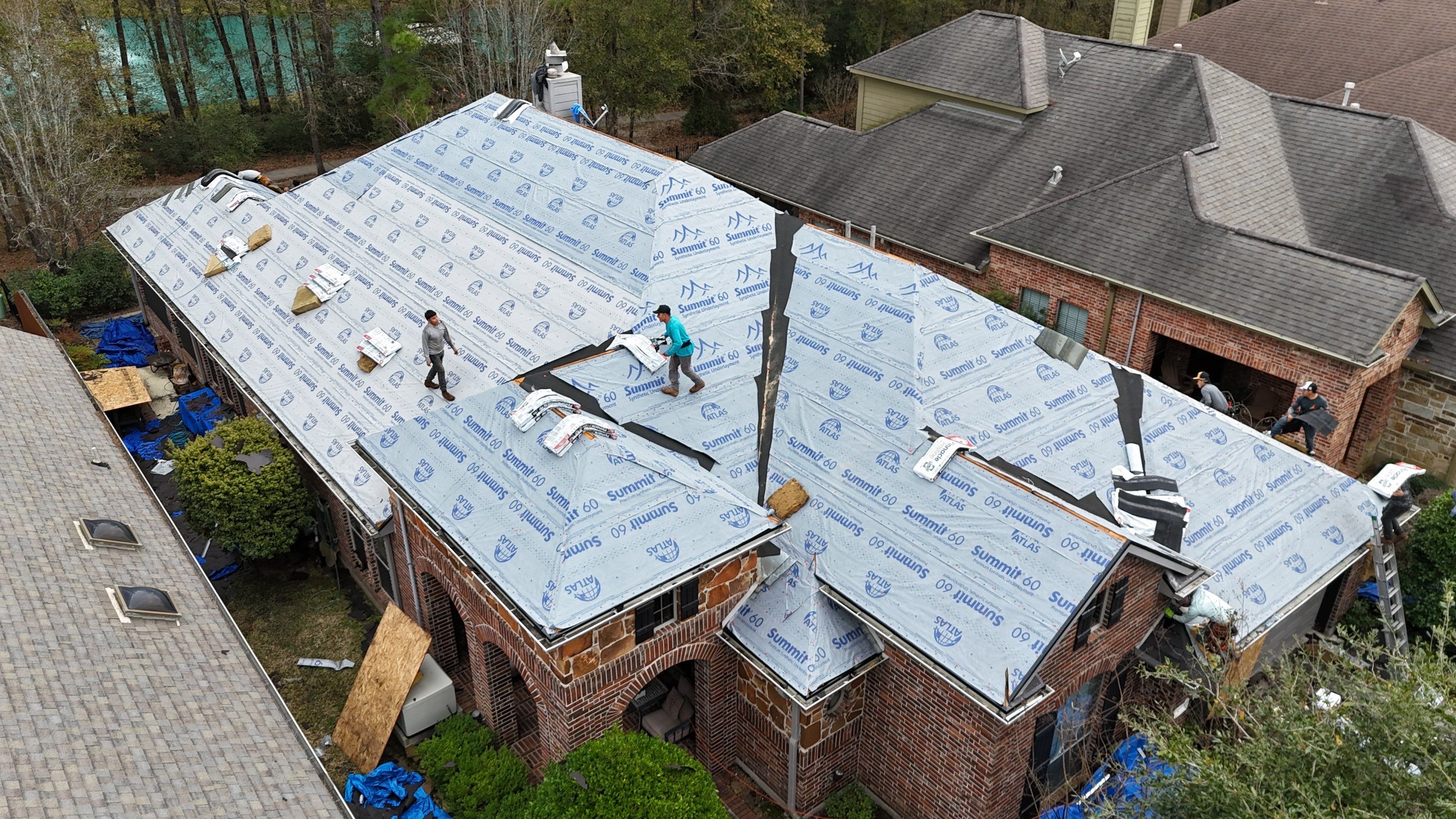 Kingwood Roof Installation using Atlas Pinnacle Pristine by Modern BYLT Roofing & Construction