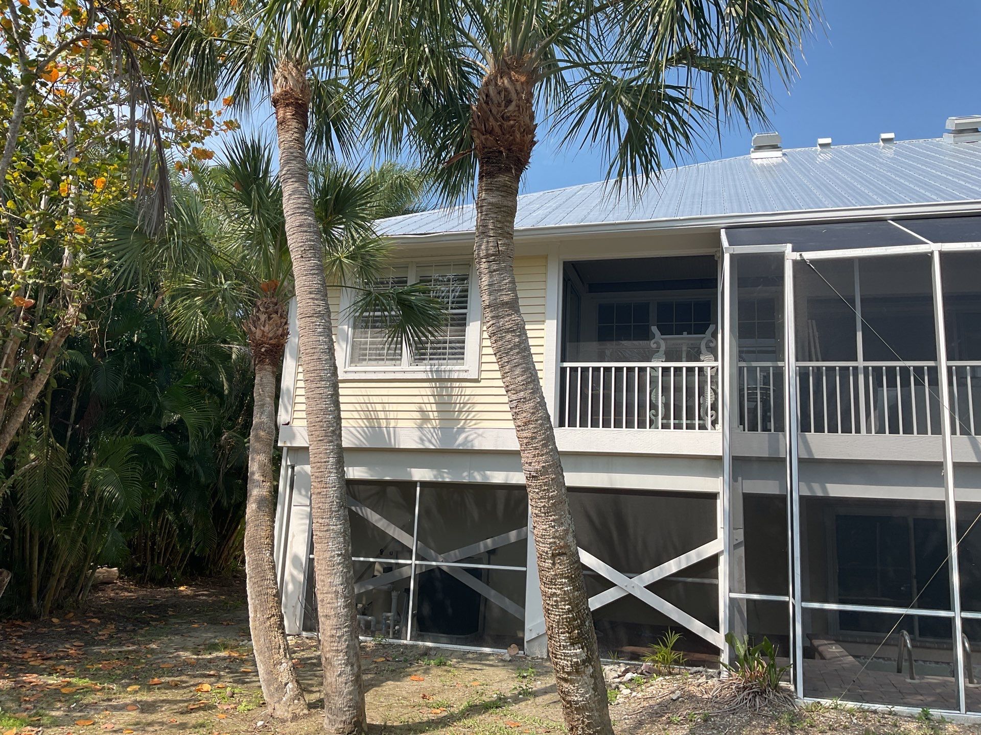 White 6-Inch Seamless Gutters in Sanibel FL by Gutter Professors