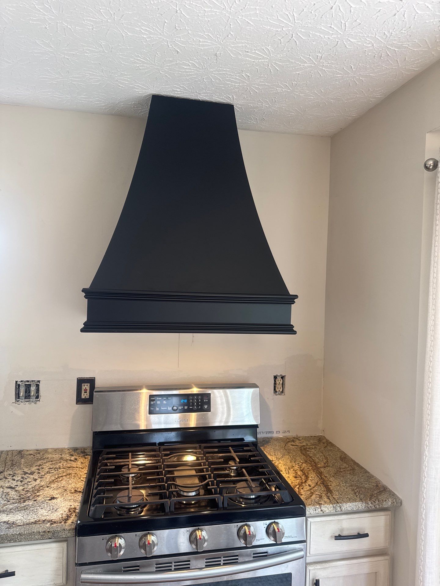 Oven Hood Install by Farmer Home Solutions