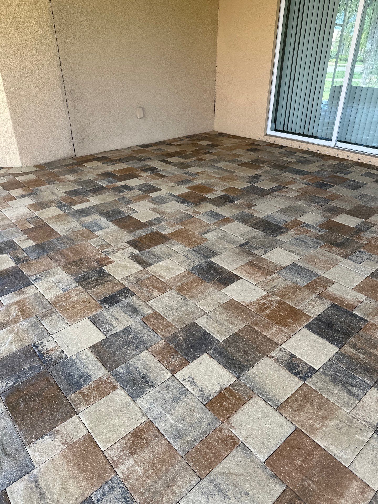 Paver Cleaning and Sealing in Wimauma Valencia Lakes by Supreme Paver Experts