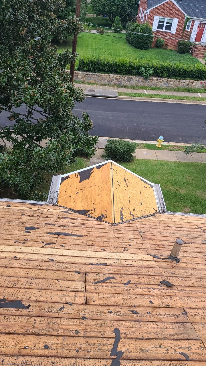 Arlington: CertainTeed Landmark Designer Shingles in Colonial Slate by RM Banning, Inc.