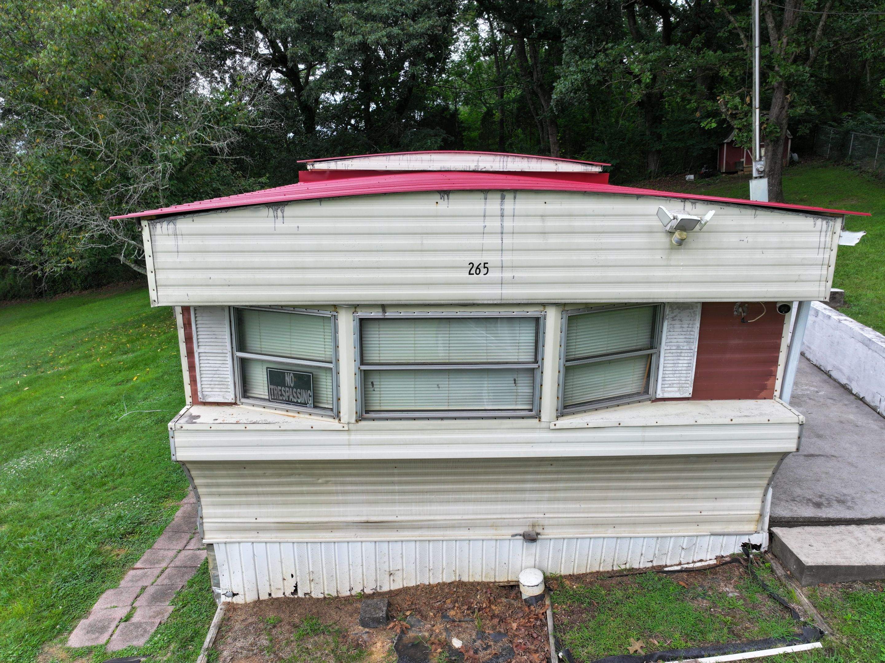White Residence by Omnia Roofing