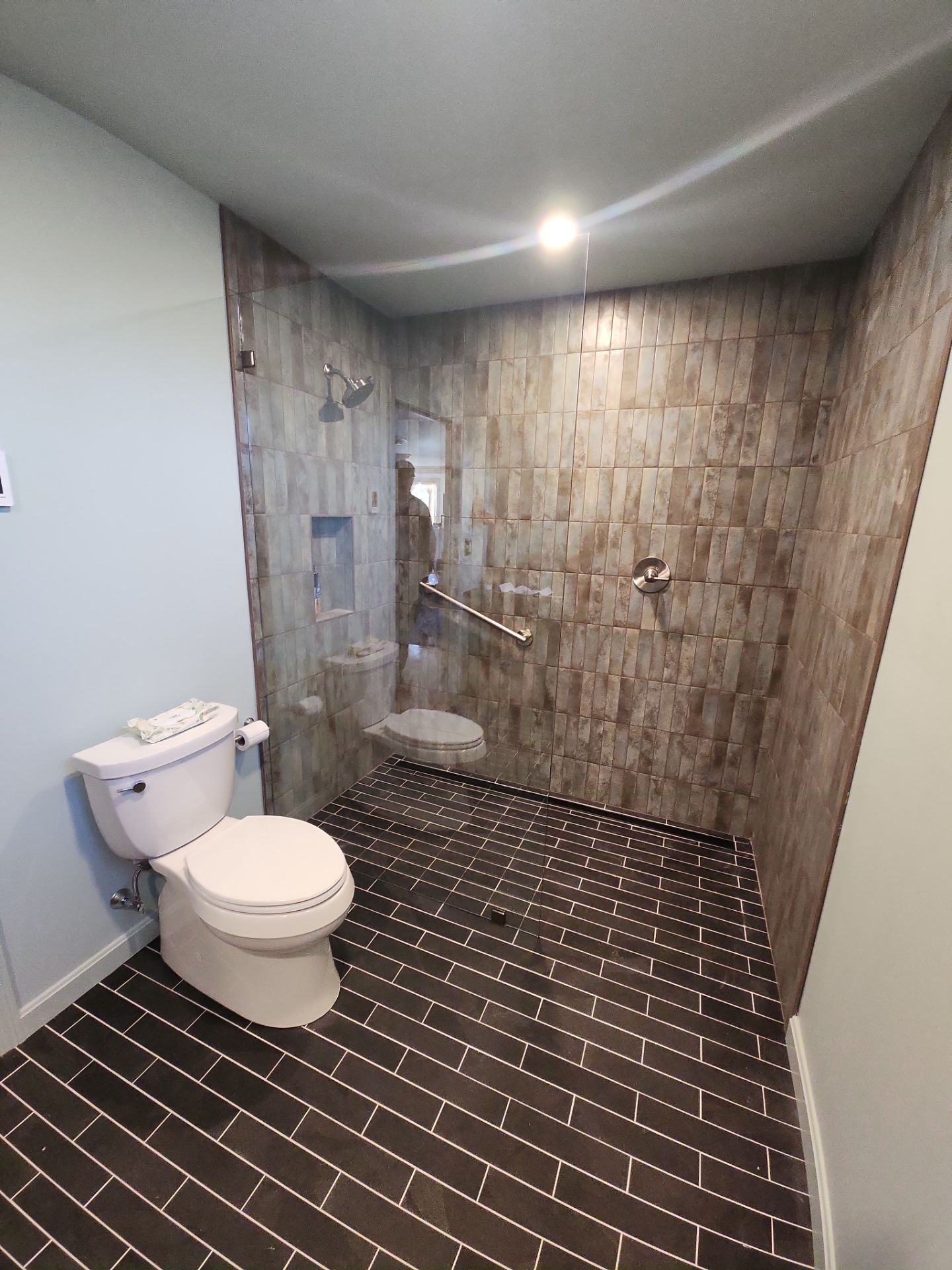Frameless Spray Panel by Cheshire Glass Company