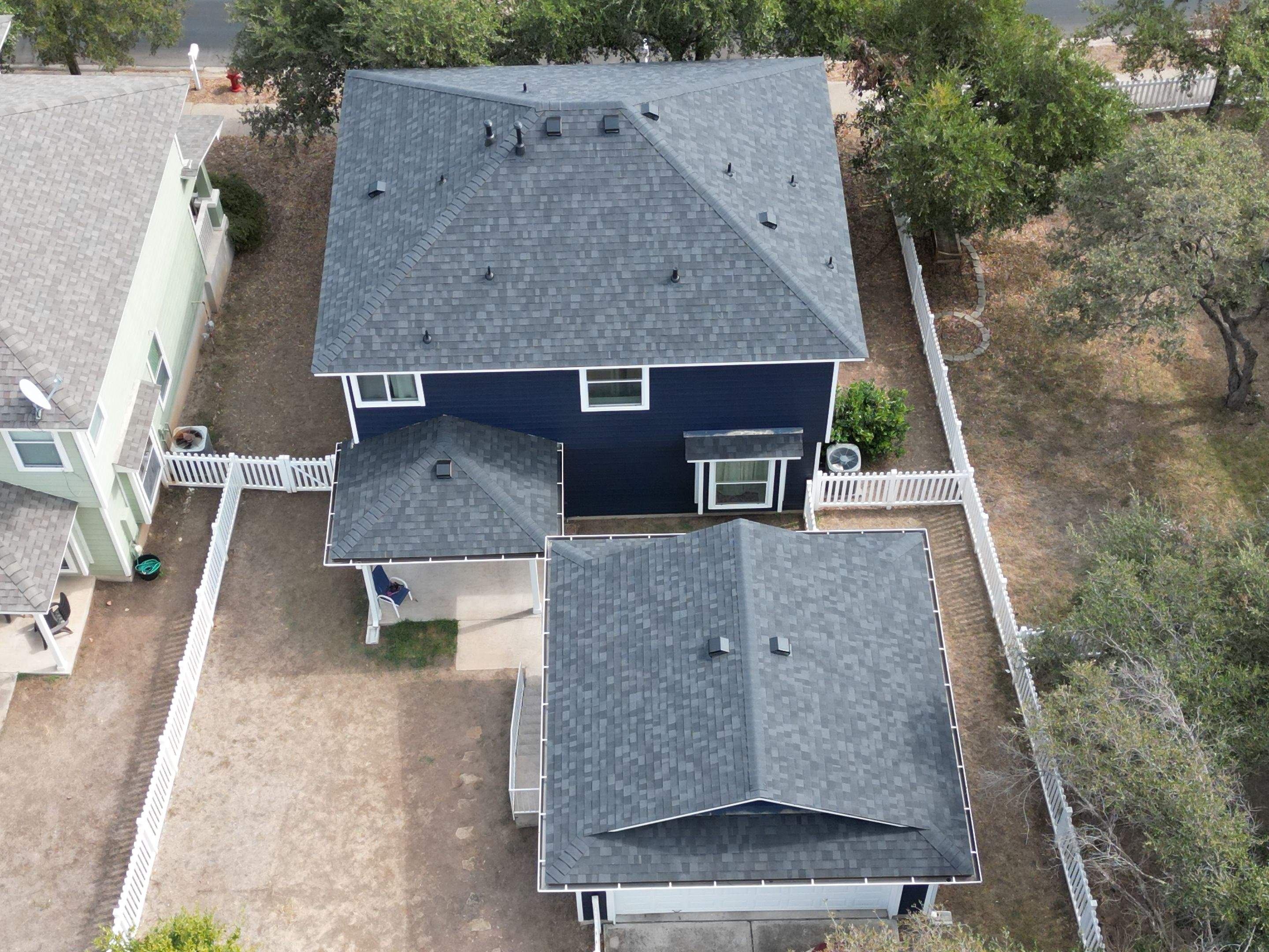 Onyx Black - Owens Corning TruDefinition Dutration by RoofsOnly.com