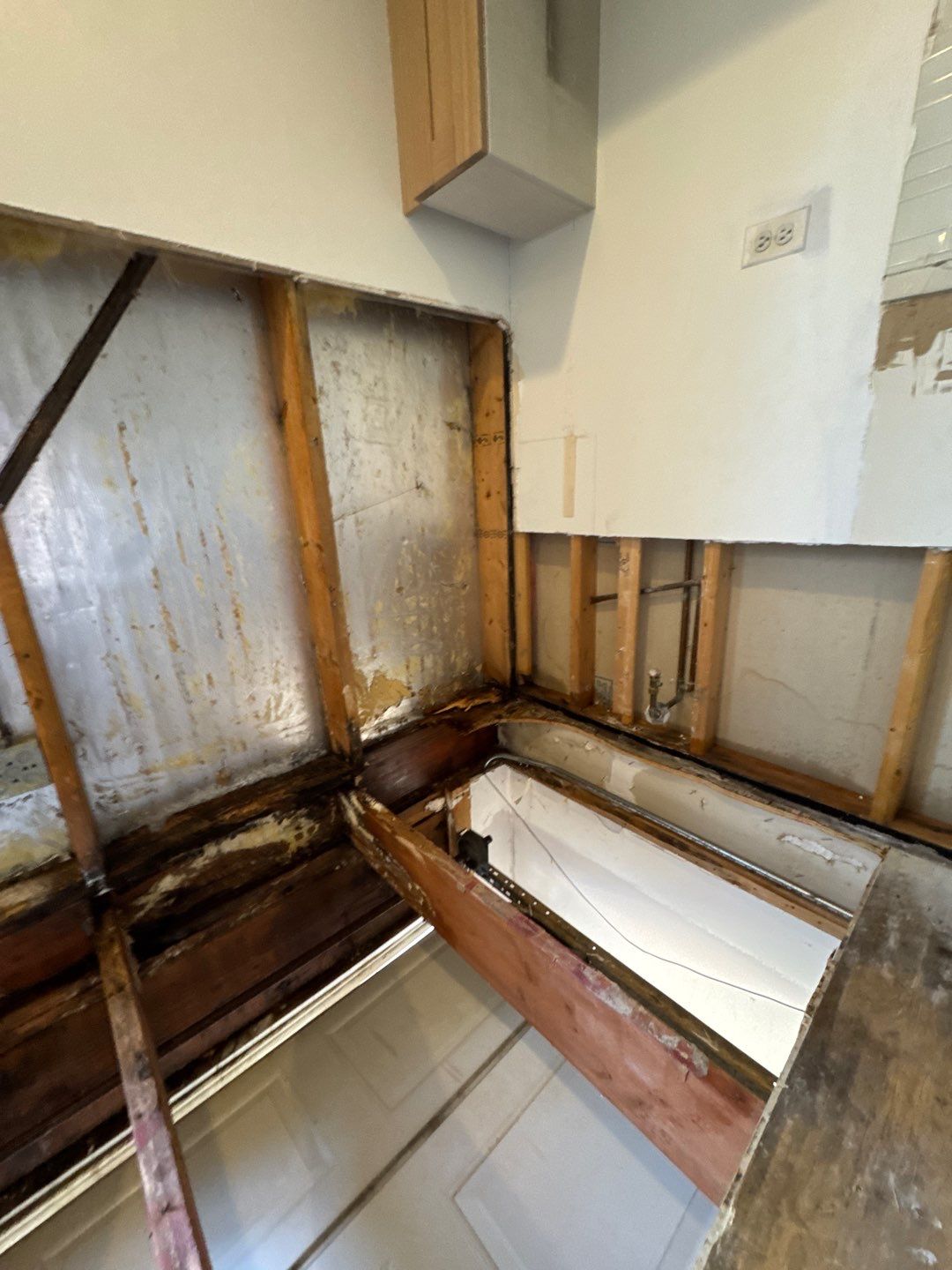 Bolingbrook Water Heater Failure Recovery and Structural Drying by Chicagoland Water Medics