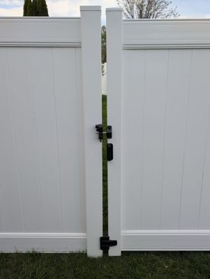 White Vinyl Privacy Fence Installation in Raymond, Iowa