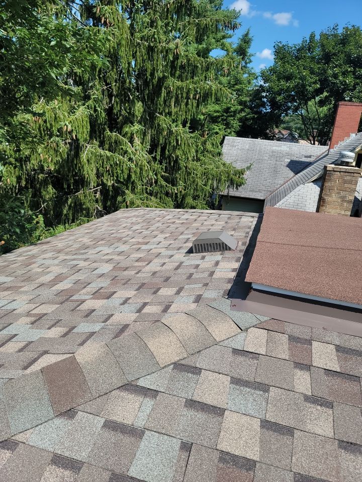 ATLAS PINNACLE COLOR: MAJESTIC SHAKE DRIP EDGE: WHITE by Eagle Eye Roofing