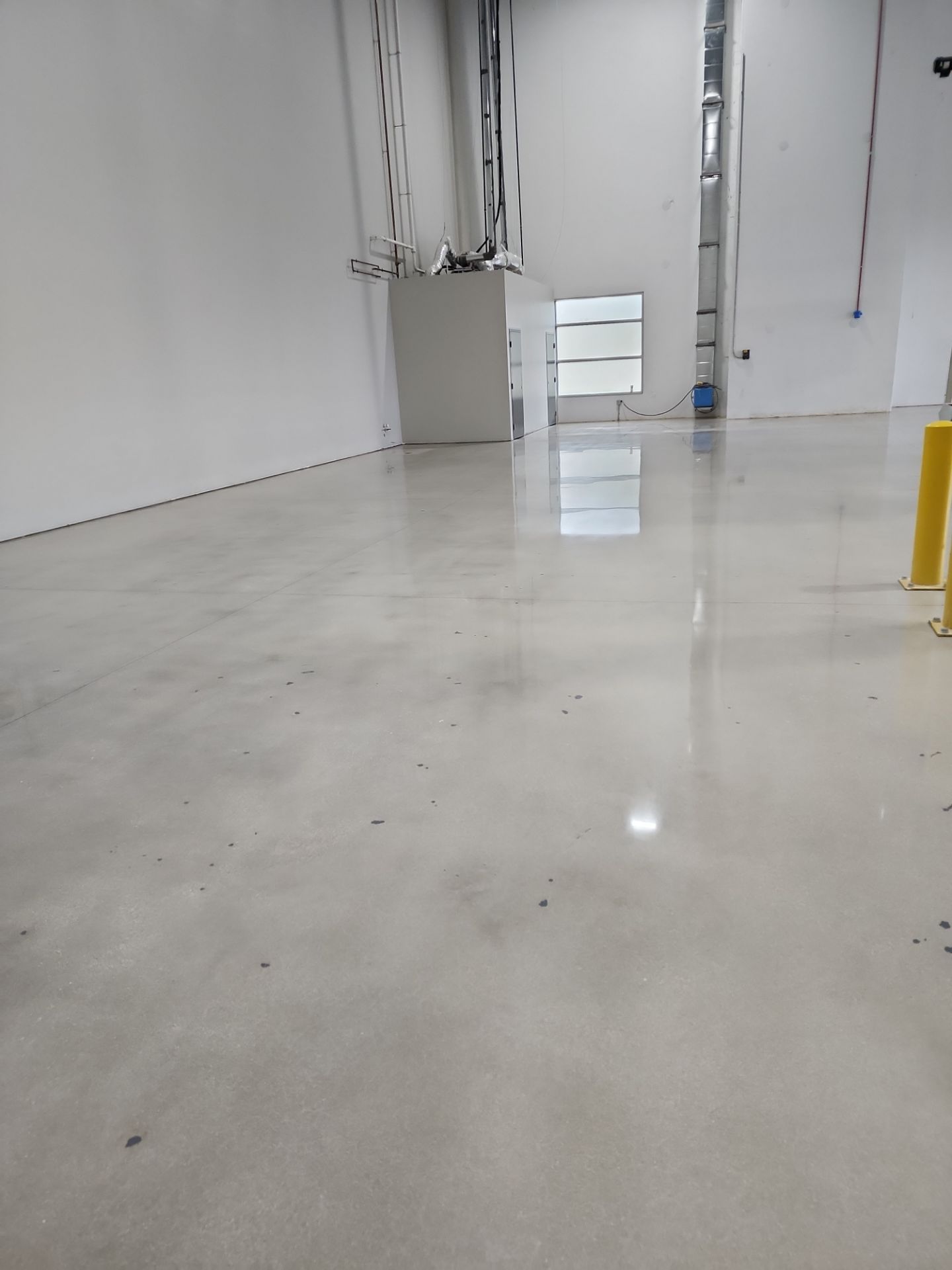Pepsi Warehouse Concrete Polishing by Seamless Surfaces