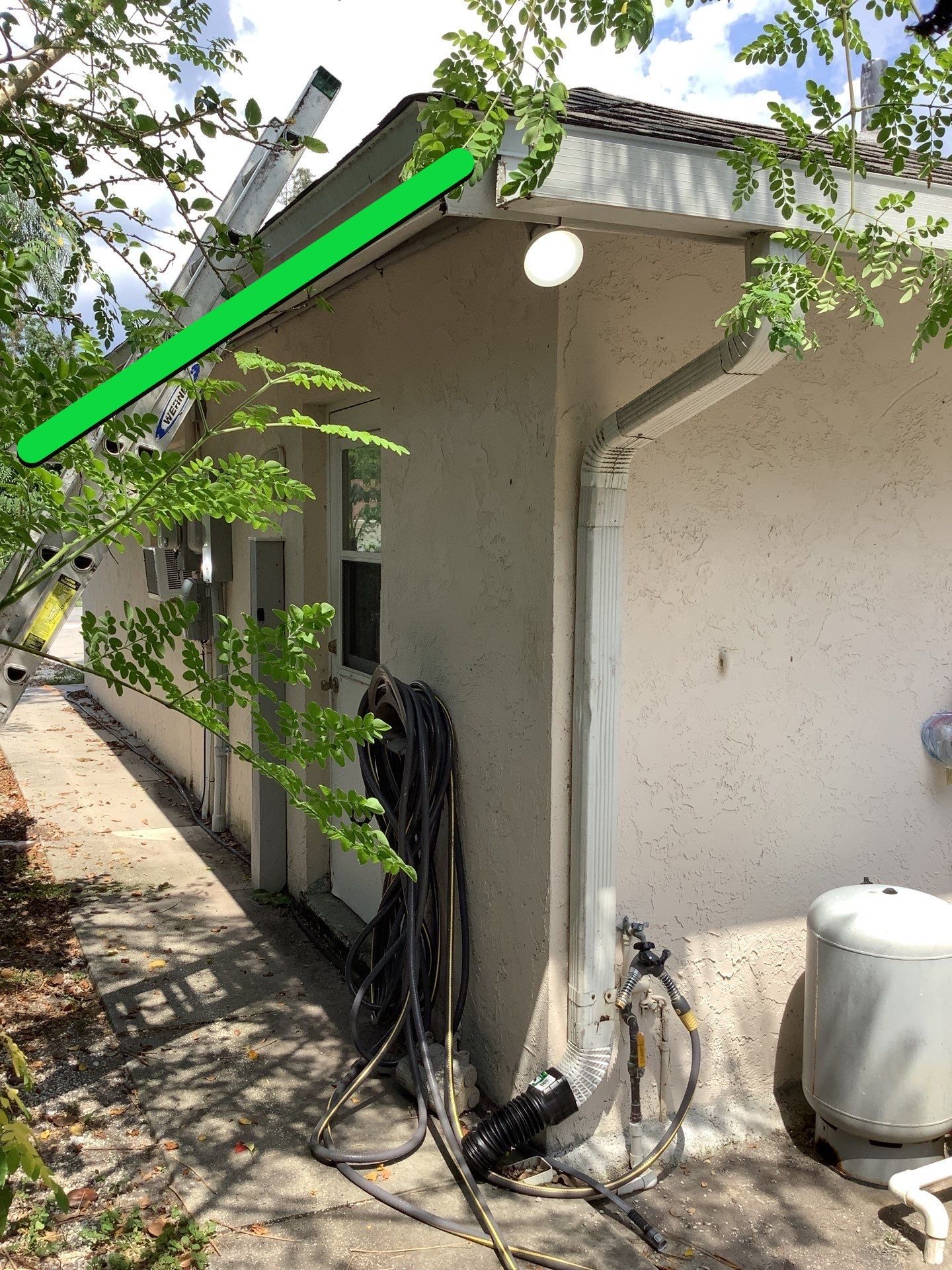 Seamless Gutter Installation using Splash Guard in Sarasota FL by Gutter Professors