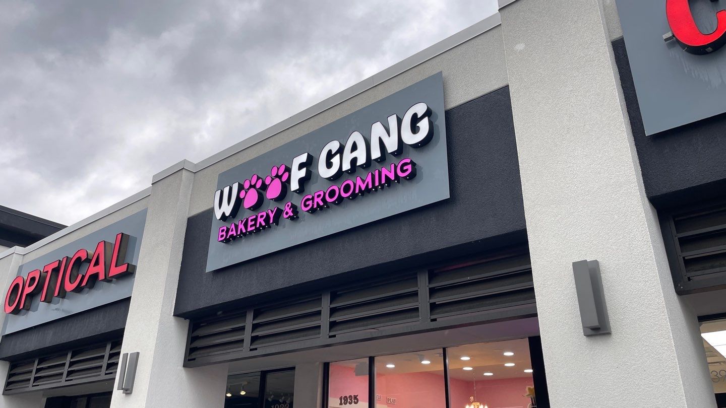 Woof Gang Bakery & Grooming by SignCrafters