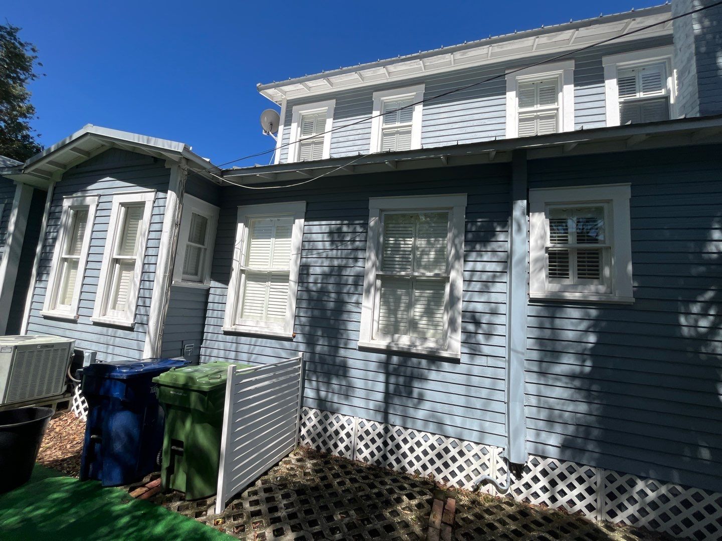 Harbor View Bungalow by Bayshore Exteriors