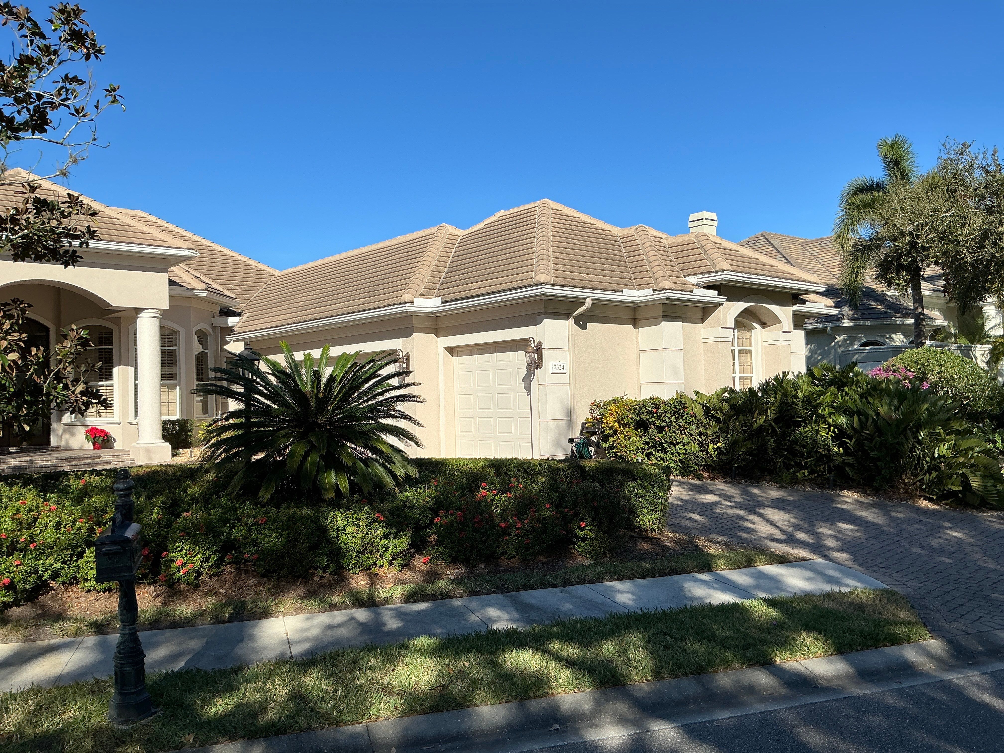 White Seamless Gutters for Florida's cities  by Gutter Professors