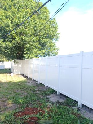 Bradenton, FL 6+2 White Vinyl Privacy Fence 