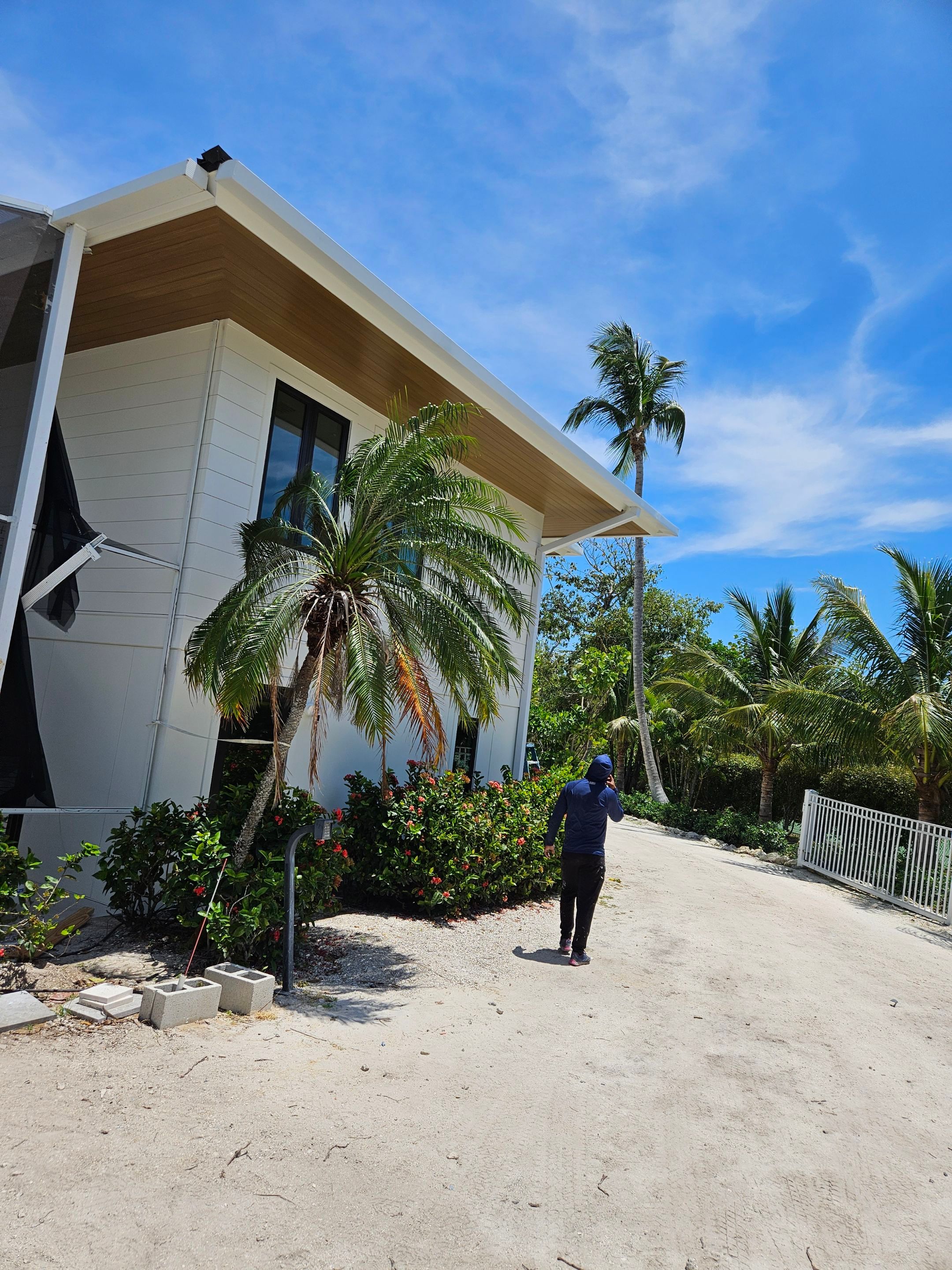 7-Inch Smooth Box Seamless Gutters using Seamless Gutters and Metal Fascia in Sanibel FL by Gutter Professors