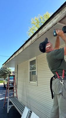 Turtle Shell gutter protection installation in Morris, IL 60450, photograph 25