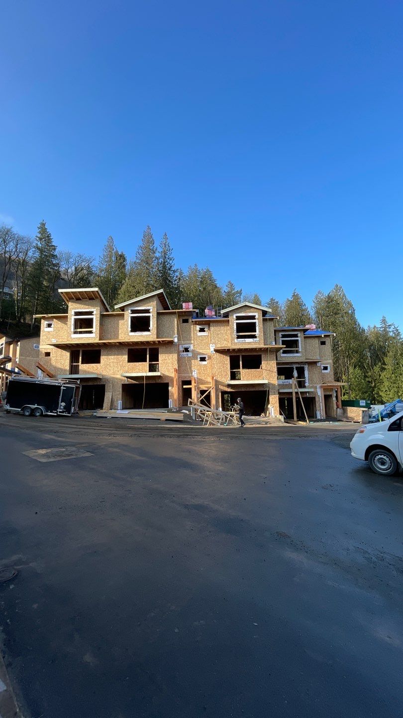 Residential Roofing Installation using OC Oakridge shingles by Top Notch Roofing Inc