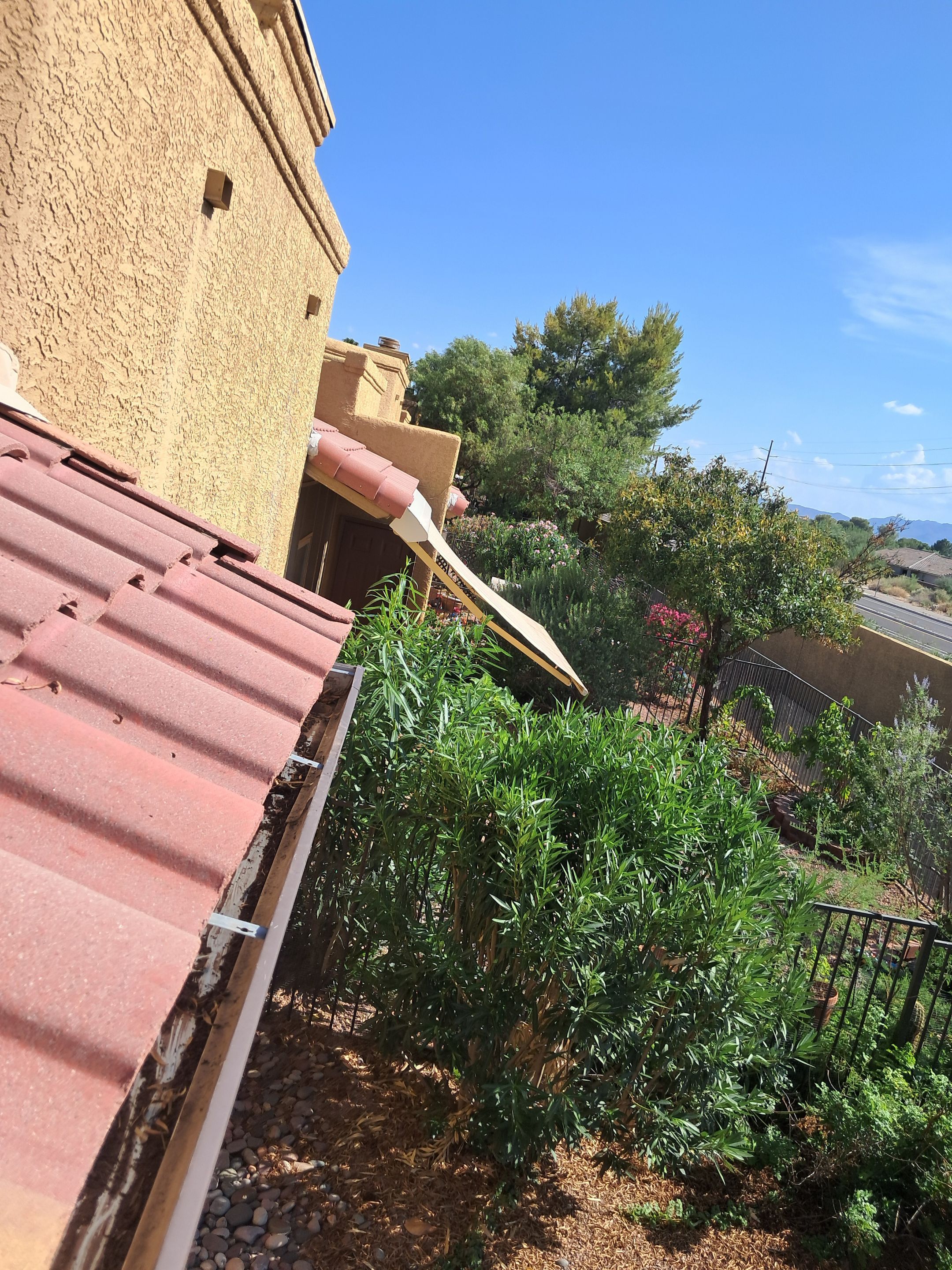 HOA gutter cleaning after photo Sierra Vista, AZ .