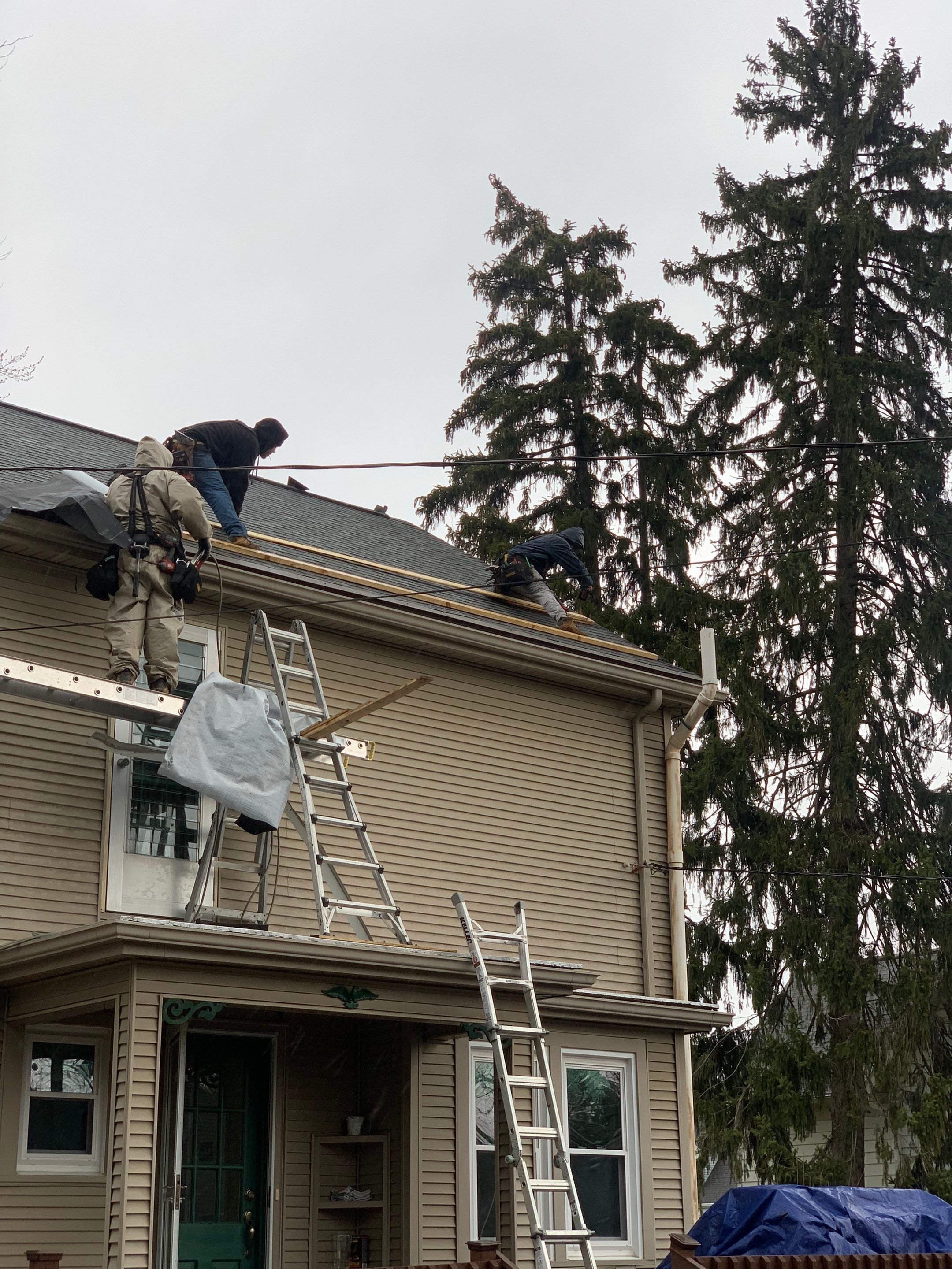 Residential Roofing Installation using Vic West Nothridge Slate by 4Ever Metal Roofing
